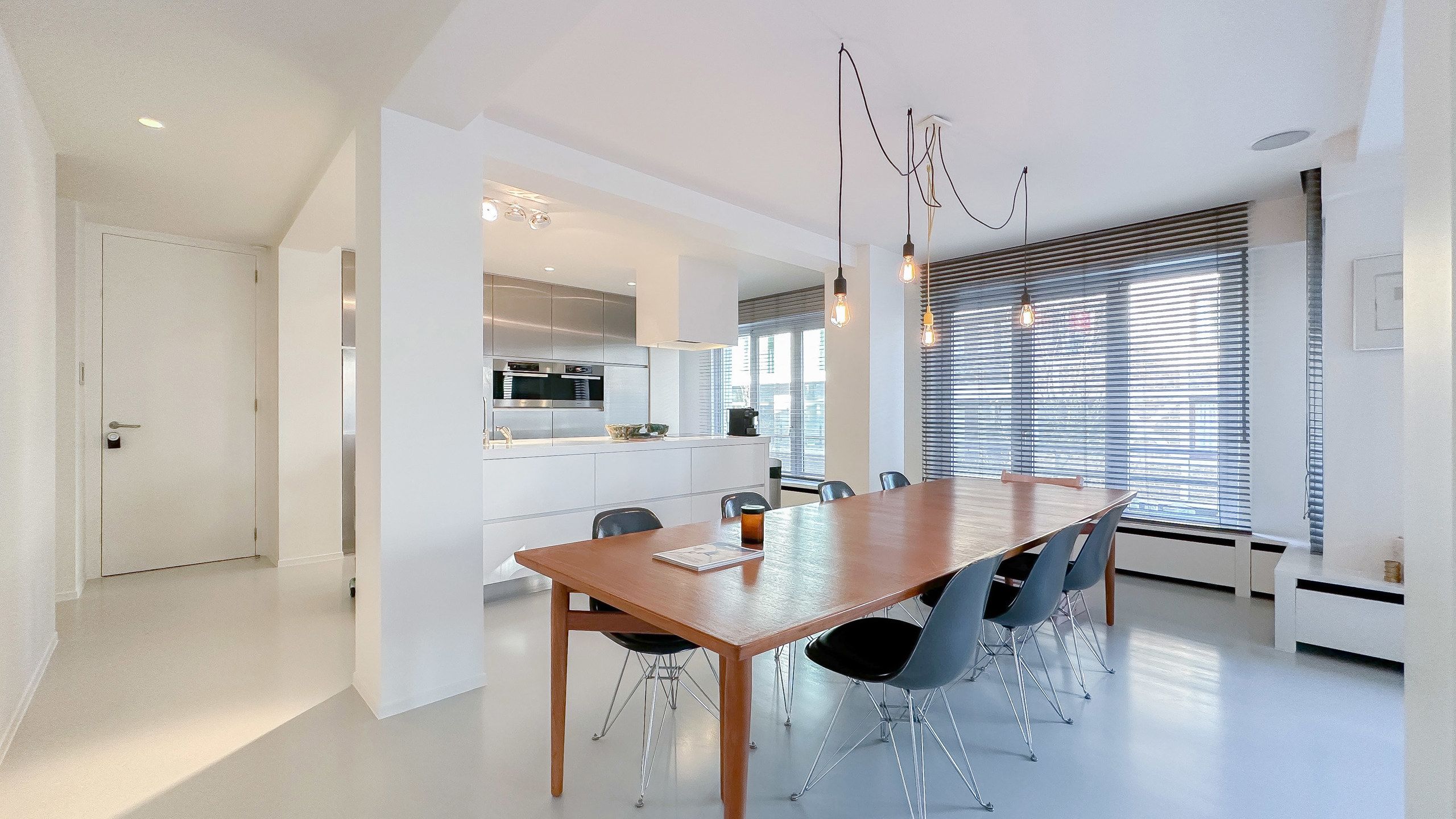 Hedendaags smaakvol ingericht HOEKAPPARTEMENT met loftgevoel foto 4