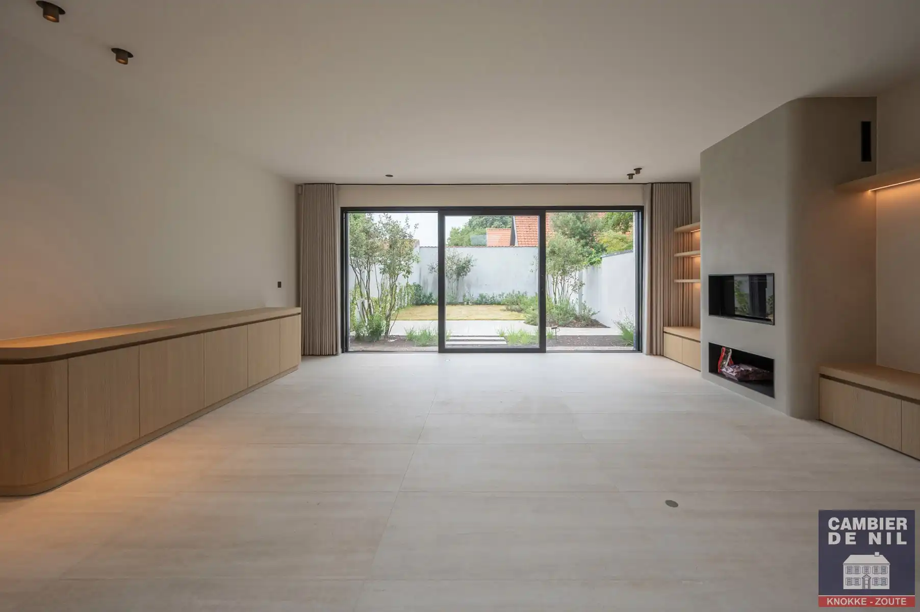 Schitterend afgewerkte nieuwbouwwoning, zeer centraal gelegen, op enkele passen van de groentemarkt foto 3