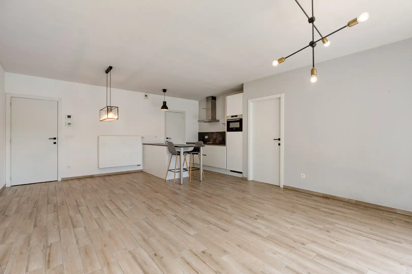 Instapklaar 1-slpk appartement te Laken foto 2