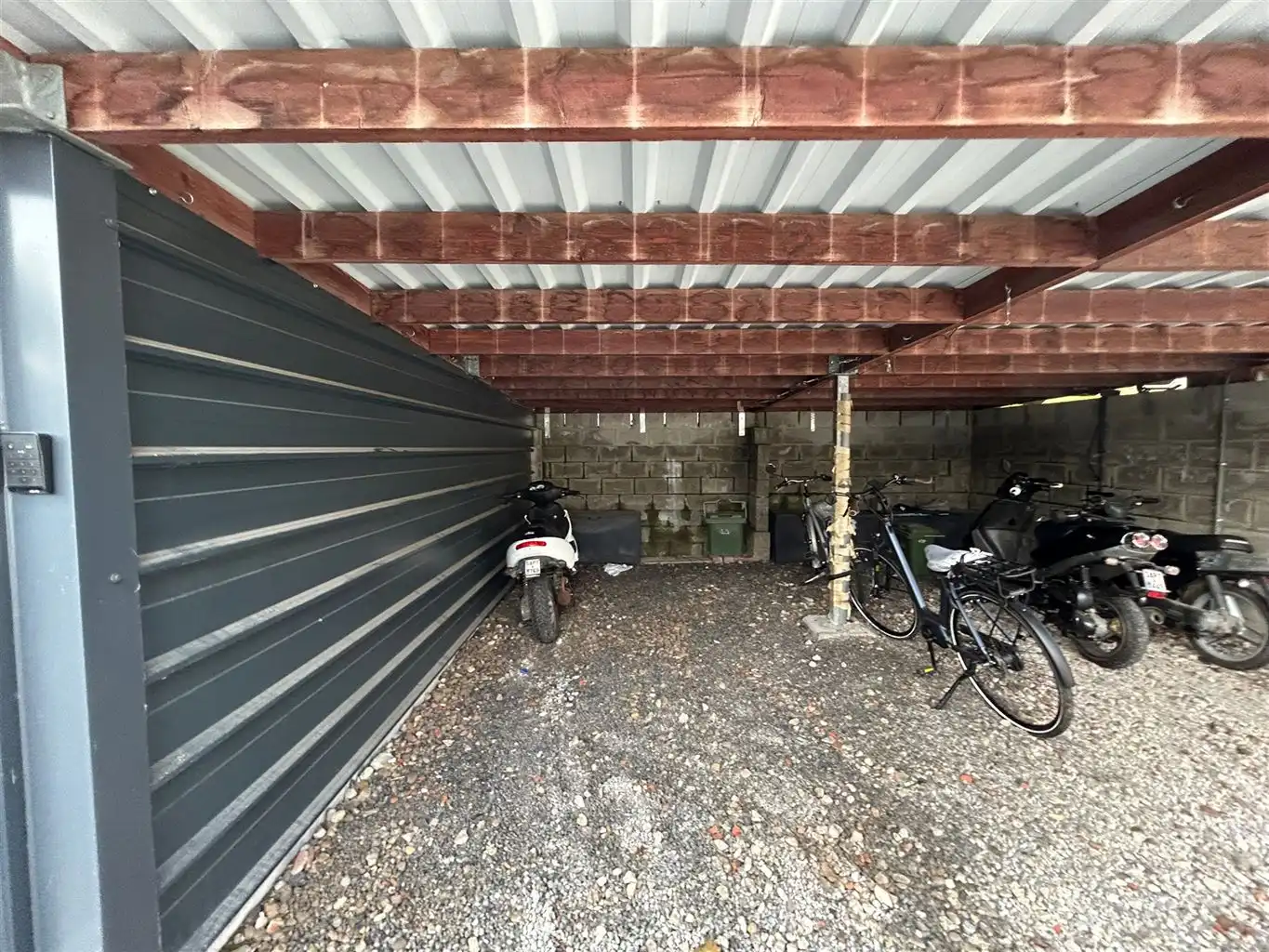 Gezellig appartement met 1 slaapkamer en carport. foto 11