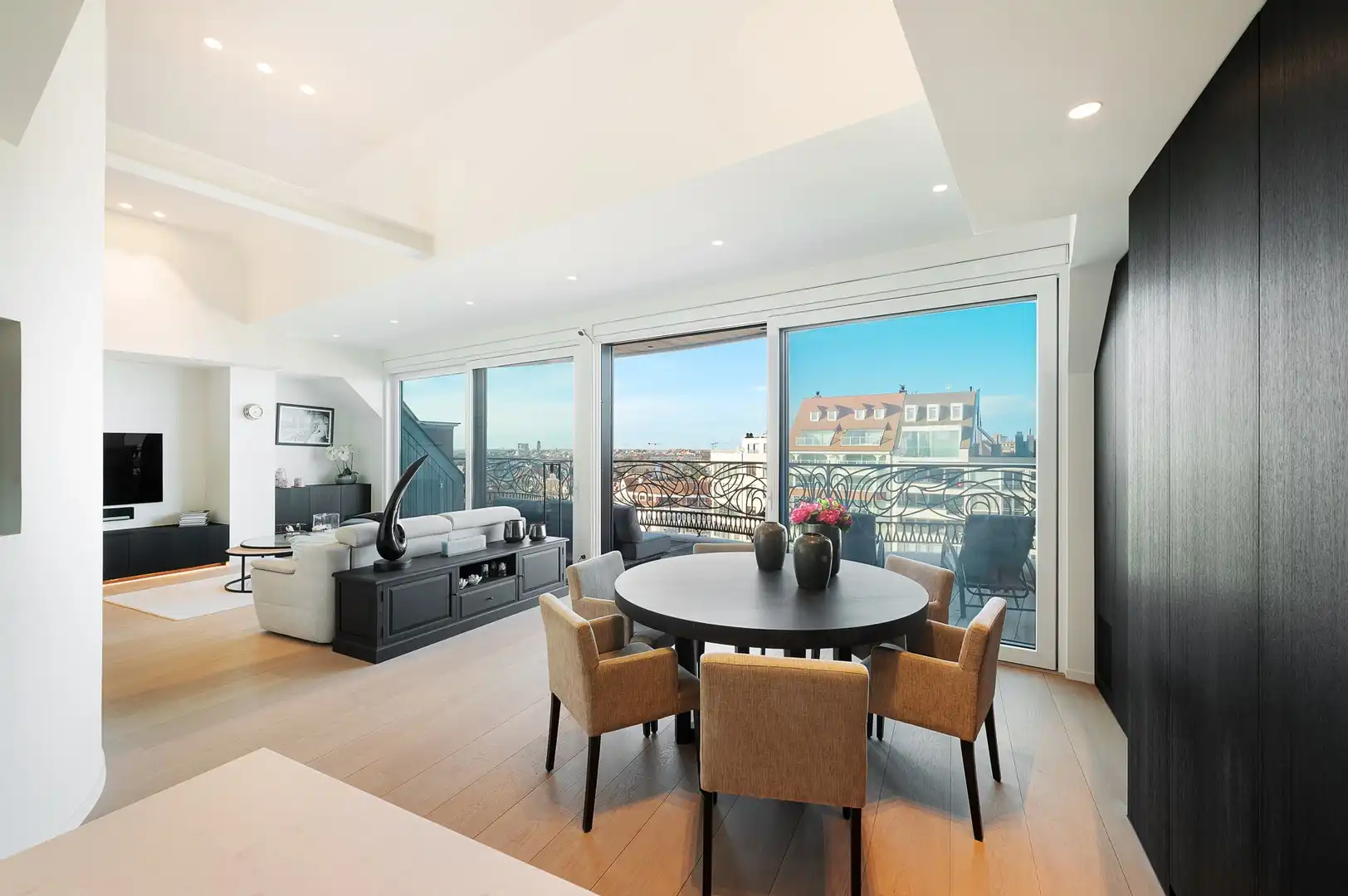 Uitzonderlijke penthouse met een gevelbreedte van 12m en panoramisch zeezicht in de standingvolle residentie Plaza op het Albertplein. foto 2