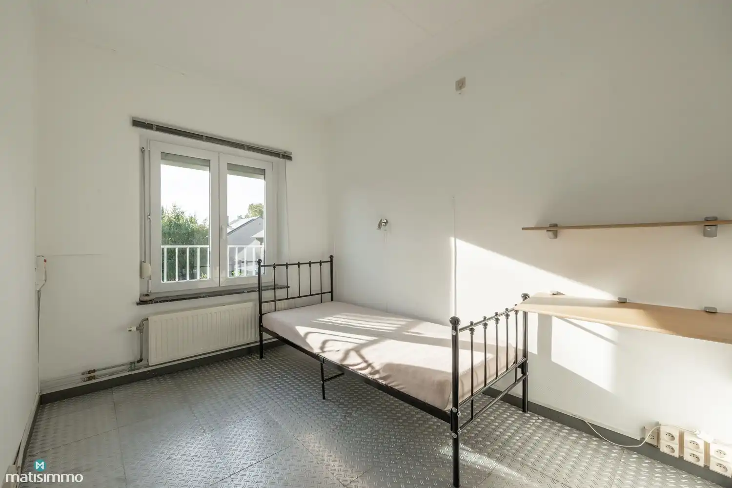 GEMEUBELD INSTAPKLAAR APPARTEMENT MET 2 SLAAPKAMERS EN AUTOSTAANPLAATS NABIJ HET CENTRUM VAN TONGEREN foto 15