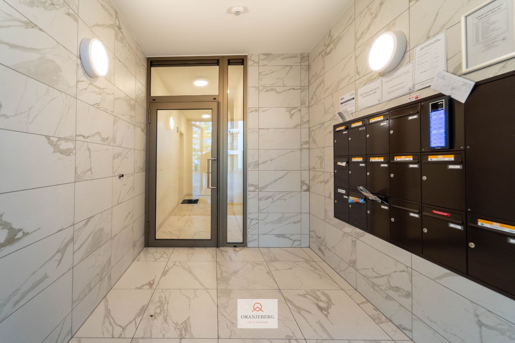 Moderne gelijkvloerse studio met terras te Gent foto 5