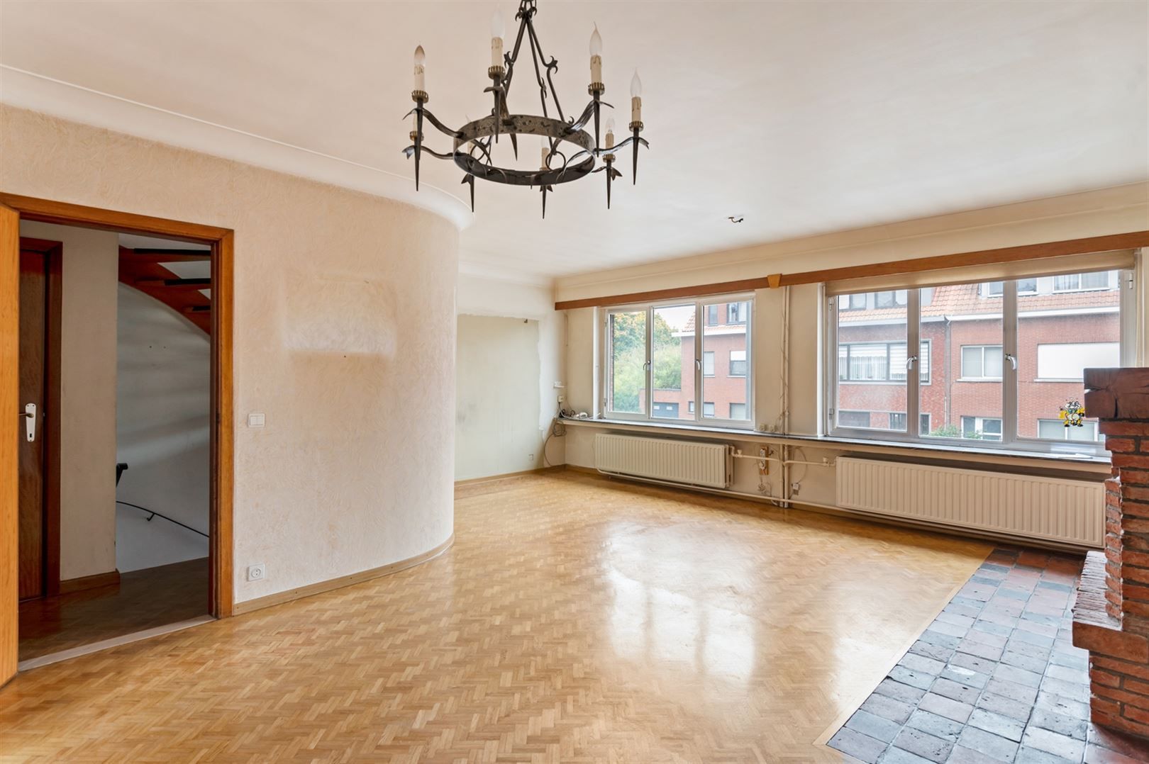 Te renoveren bel-étagewoning met zonnige tuin. foto 3