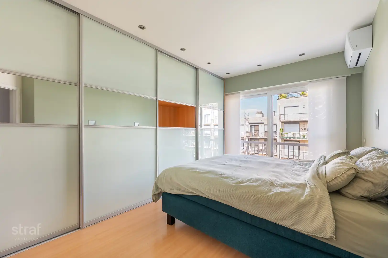 Ruim hoekappartement met 2 terrassen, garagebox, EPC B en topligging op Linkeroever foto 10