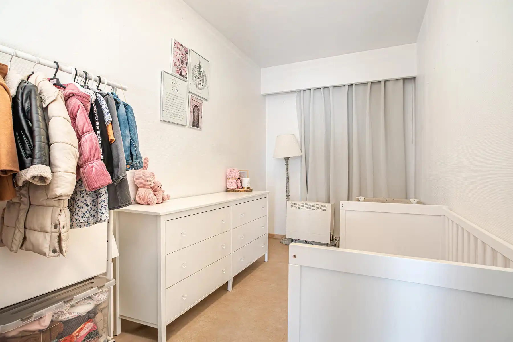 Ruim 2-slaapkamer appartement met garage en potentieel foto 13