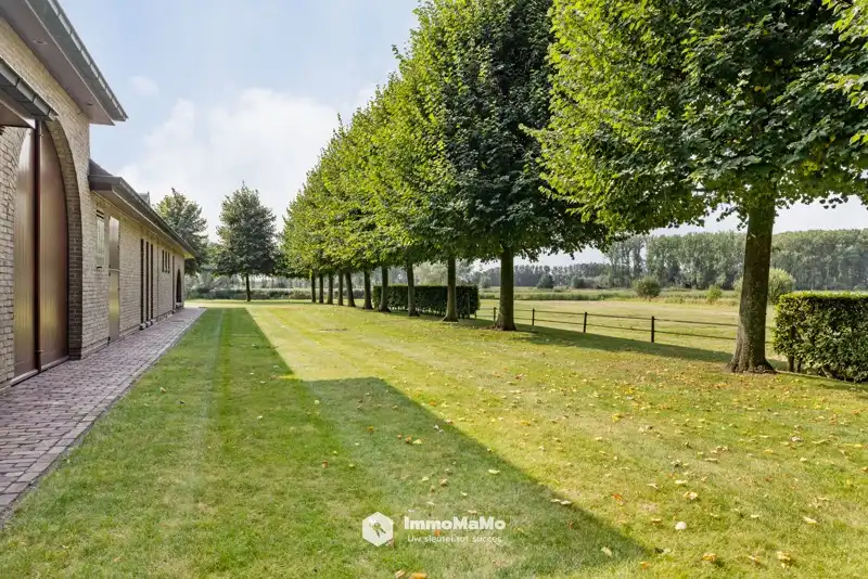 UNIEKE VILLA MET BINNENZWEMBAD EN PAARDENSTALLEN OP EEN TOPLOCATIE TE KOOP IN MENDONK (GENT) foto 62