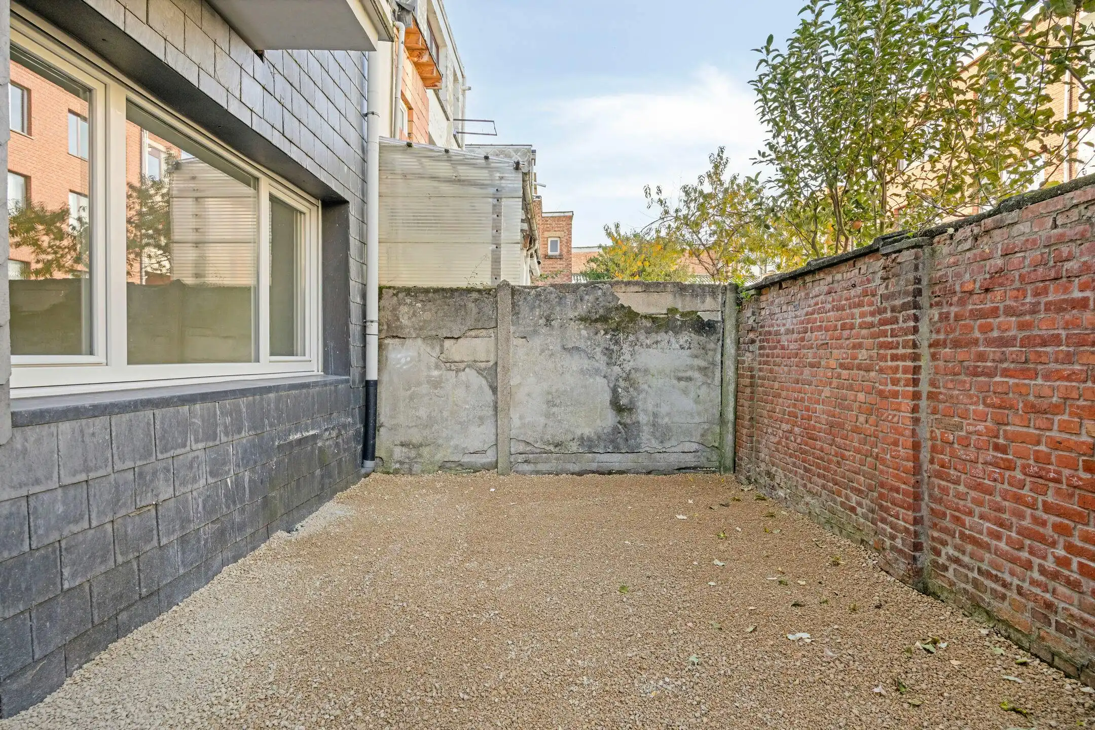 Gerenoveerd gelijkvloers appartement met twee slaapkamers foto 10