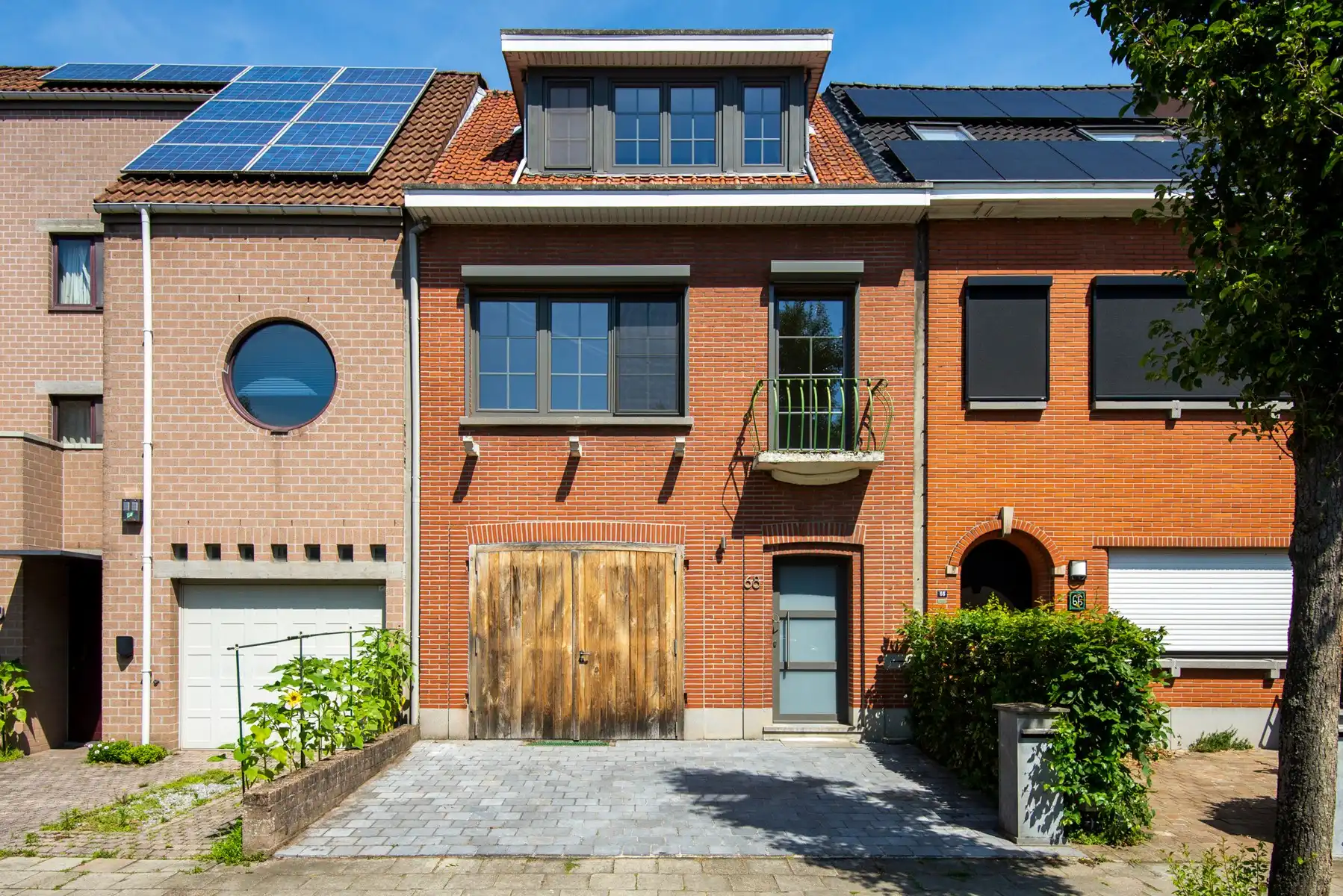 Instapklare gezinswoning op uitstekende ligging foto {{pictureIndex}}