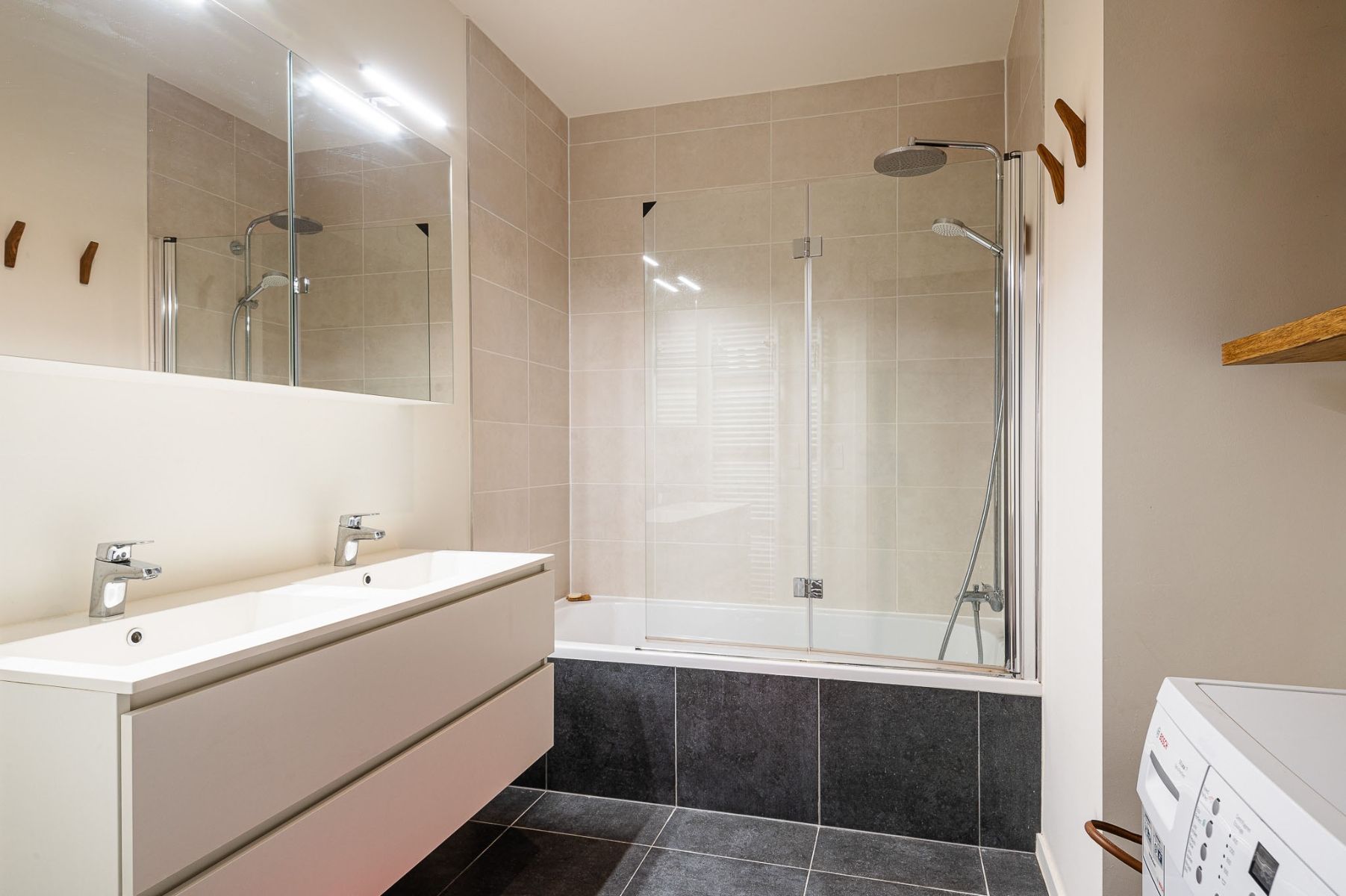 Nieuwbouw 2-slpk app met zicht op het water nabij Oude dokken foto 20