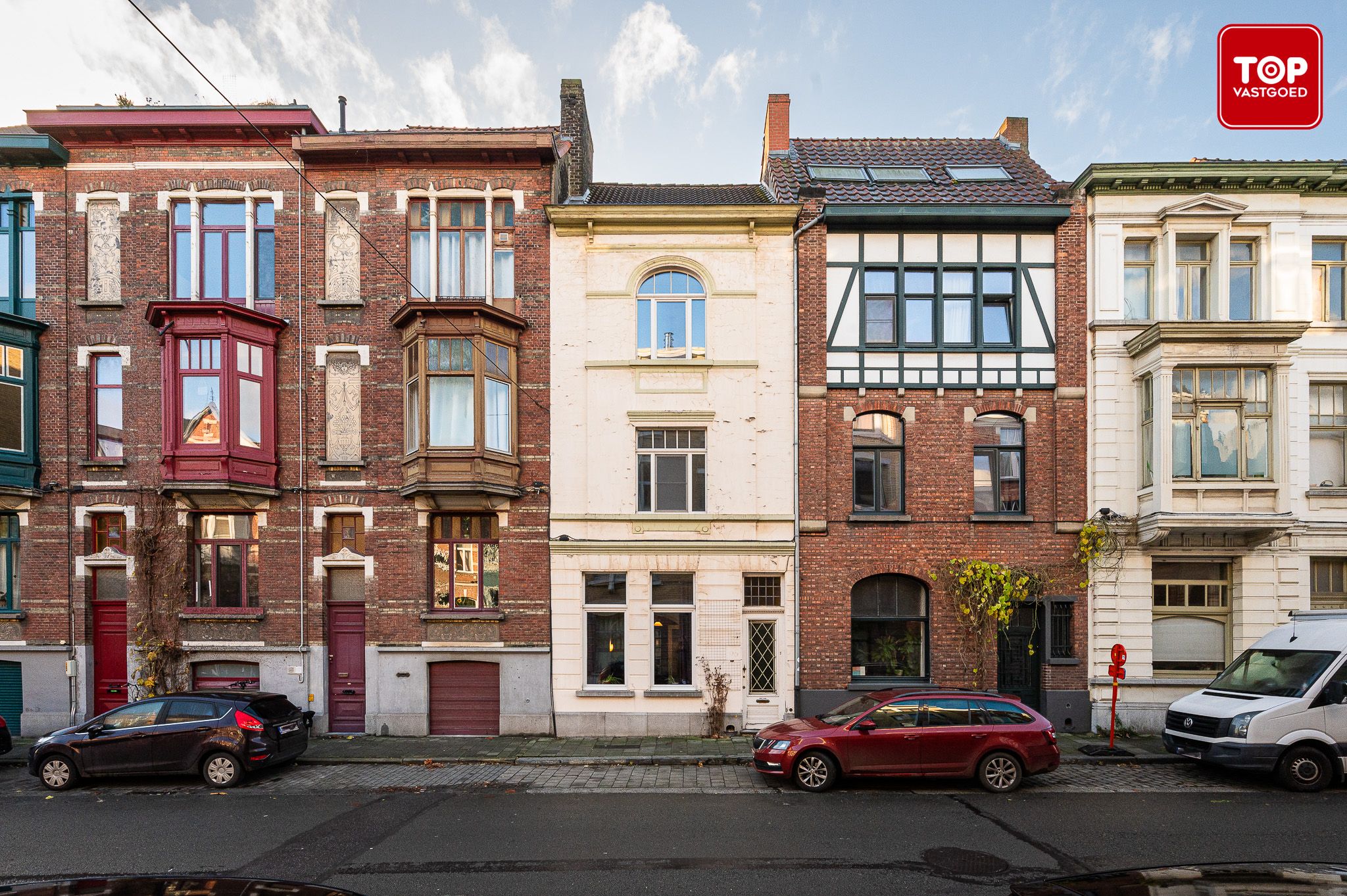 Karaktervolle,ruime woning in centrum Gent, met leuke stadstuin. foto {{pictureIndex}}