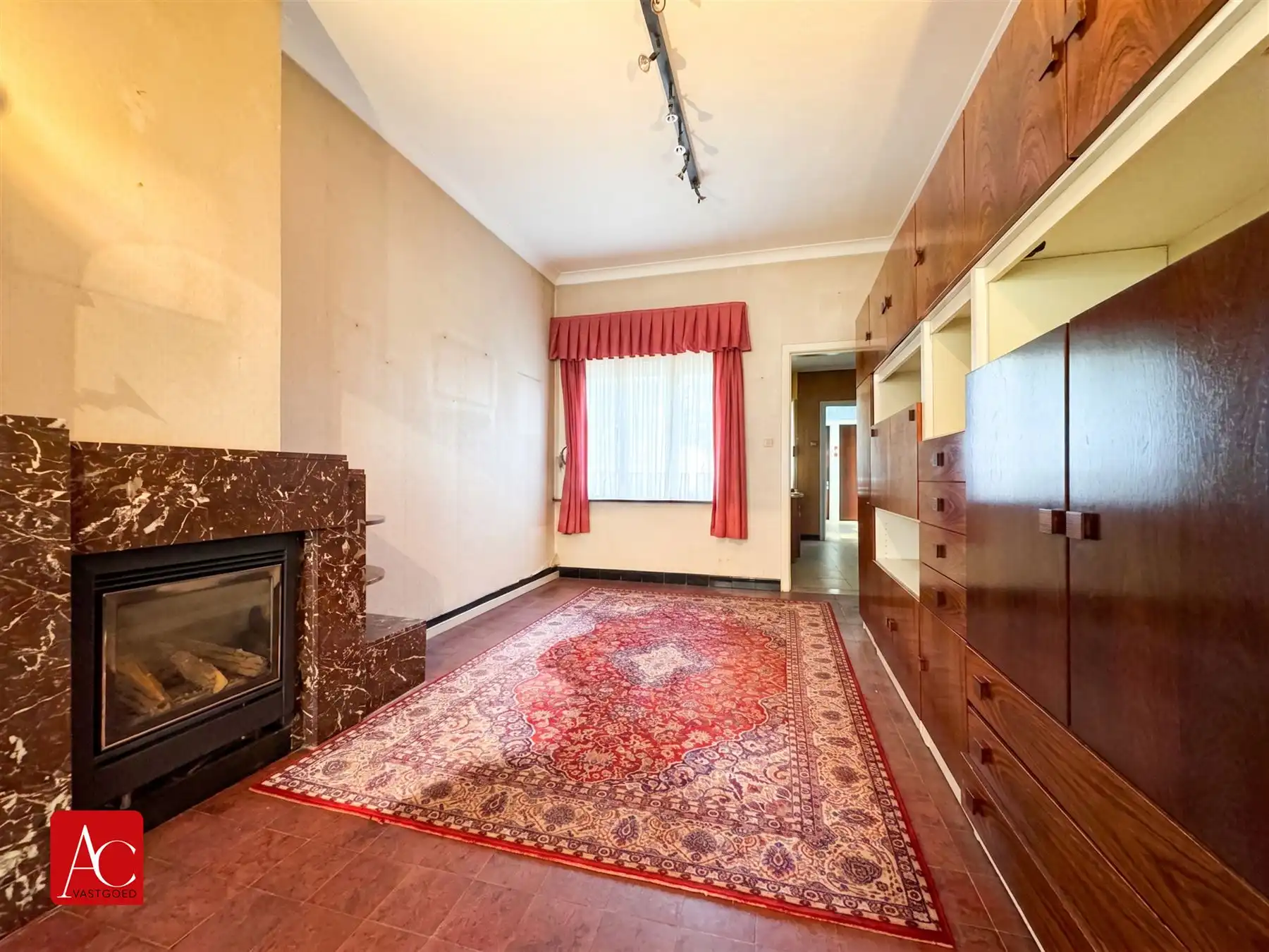 Goed gelegen woning met tuin ter renovatie foto 3