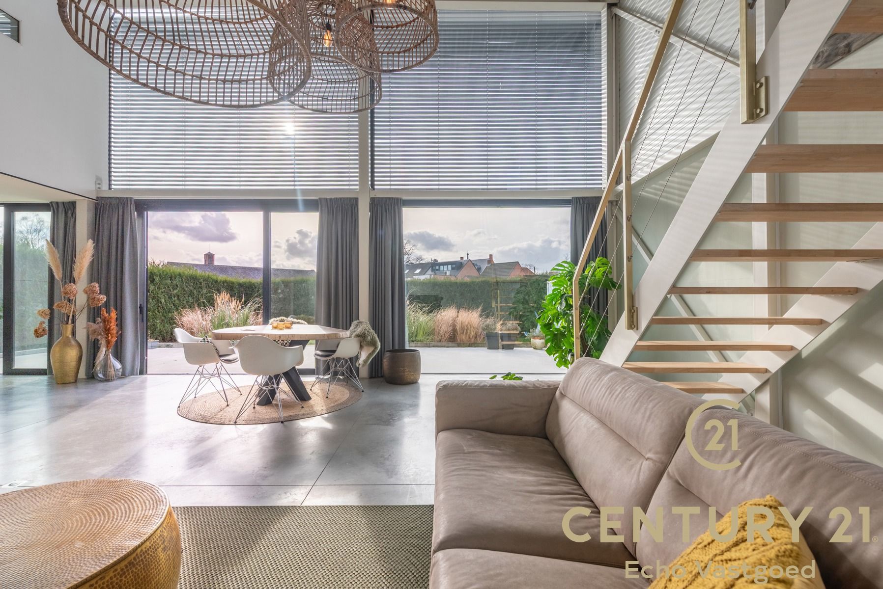 Unieke energiezuinige Loft-Stijl villa aan het water foto 8