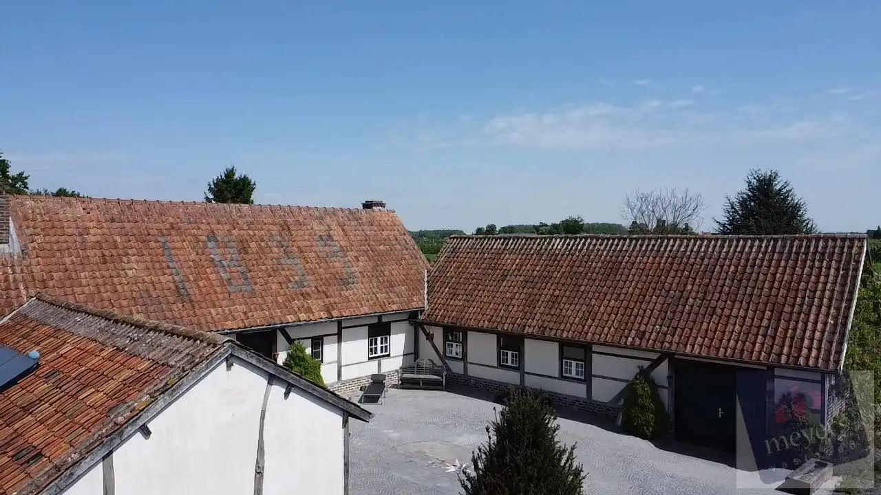 Exclusieve woning met zwembad en 1,2 ha privéterrein in Alken foto 3