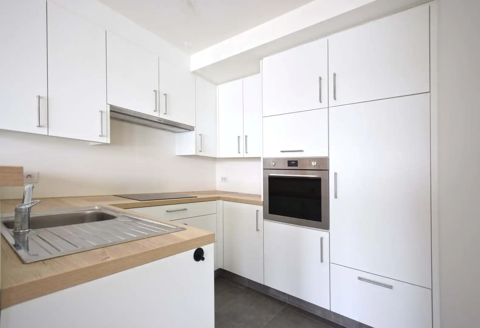 Recent duplexappartement met ruim terras in hartje Lichtervelde foto 5