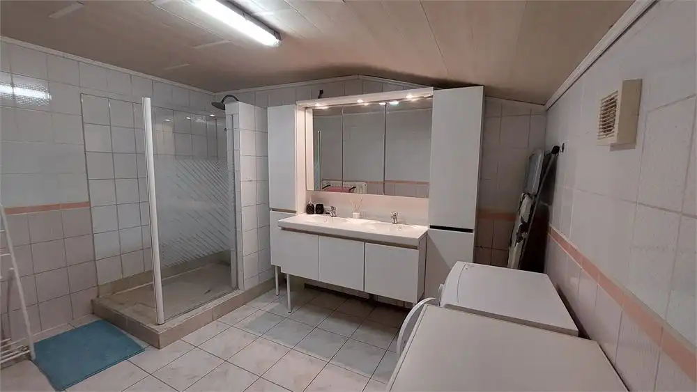 Gemeubeld appartement met 2 SLPKS te Eernegem foto 10