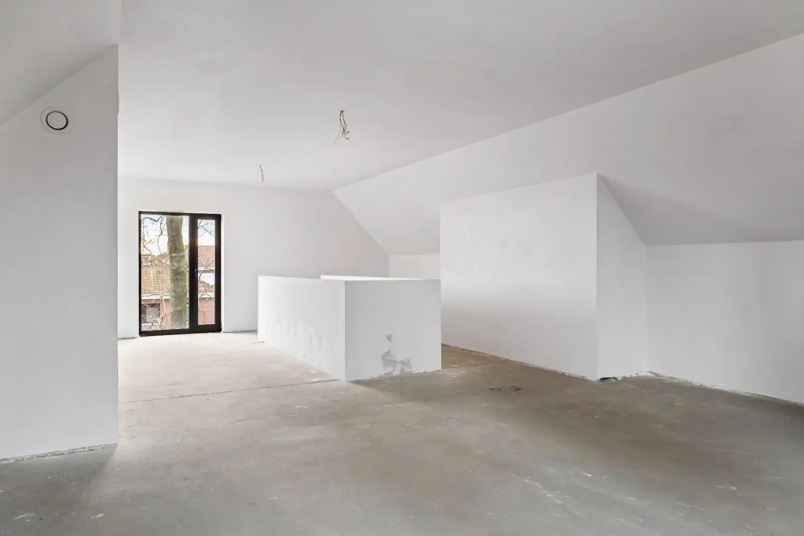 Halfopen woning in Scandinavische stijl met garage en tuin in Otegem foto 17