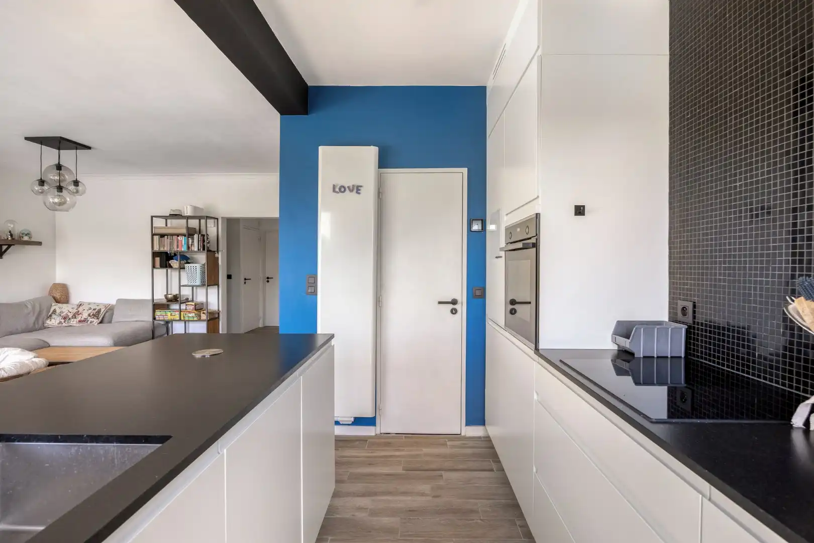 Hedendaags 2 slpk appartement met garage foto 8