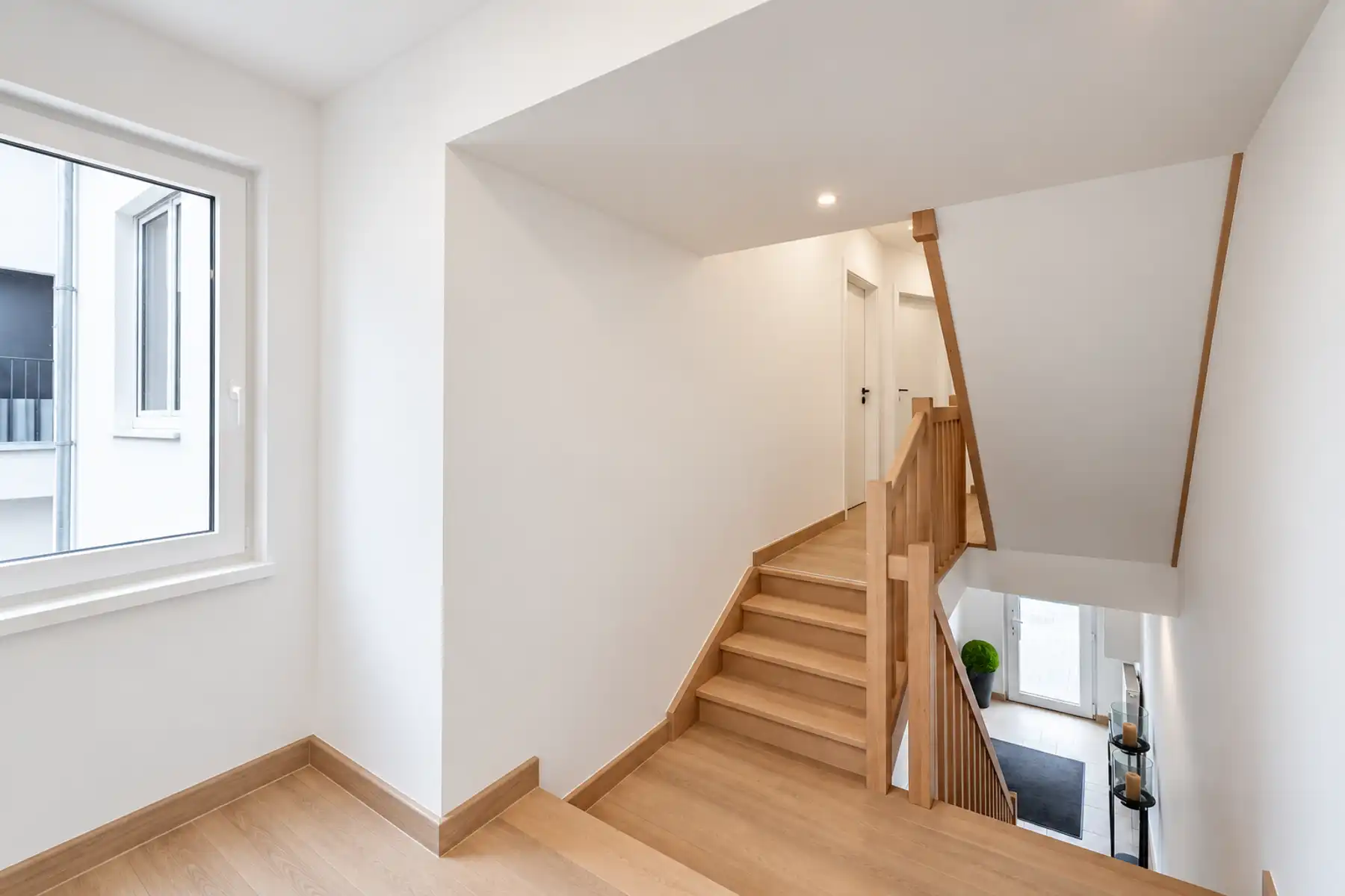 Gerenoveerde woning met 4/5 slaapkamers en tuin foto 10