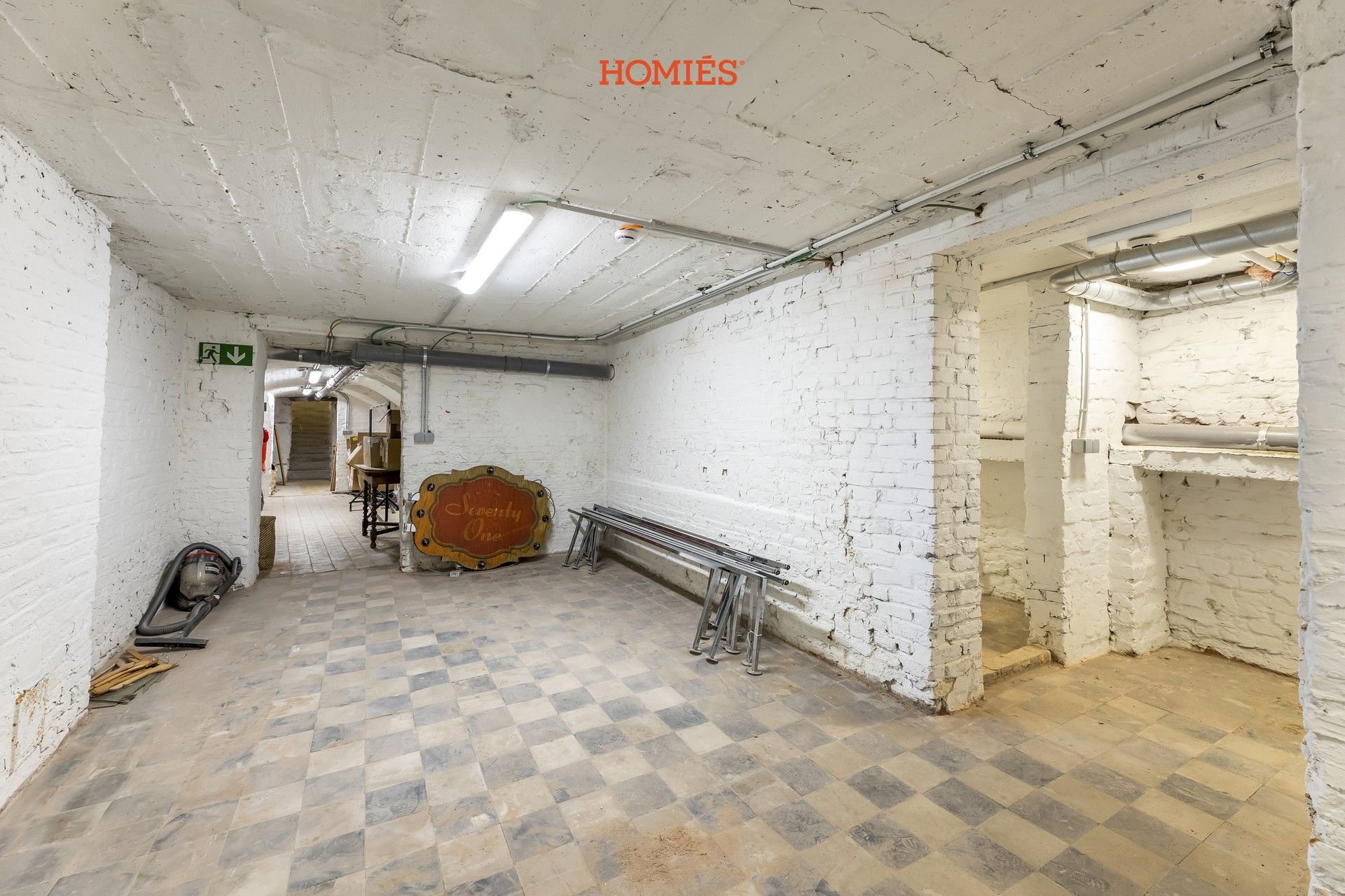 Ruim handelspand met veel passage foto 13