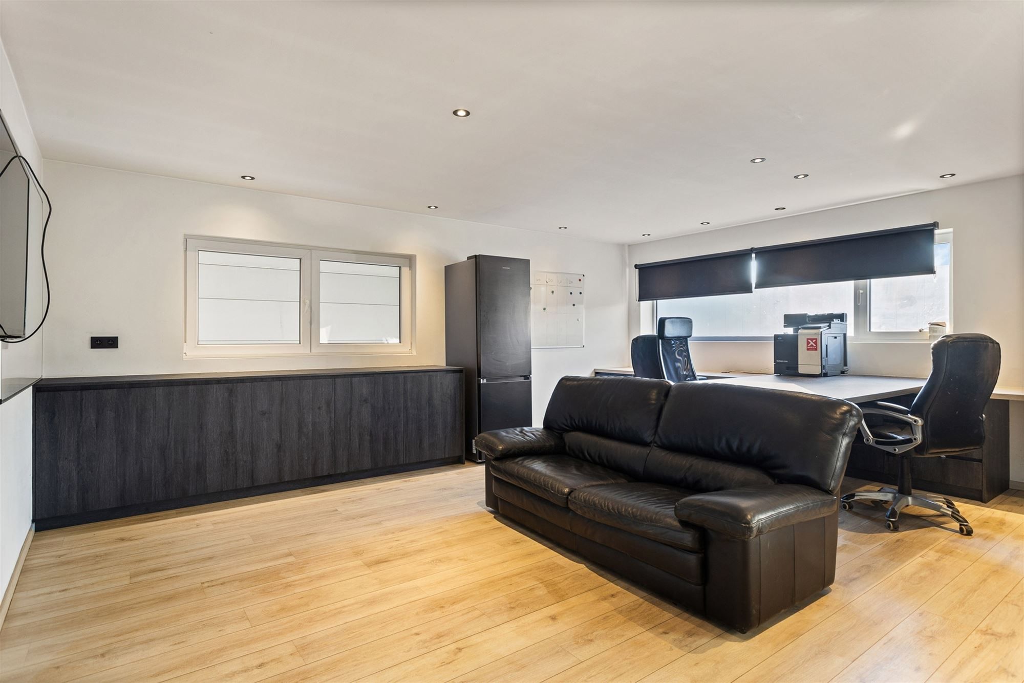 KMO-UNIT VAN 207 M2 MET BUREEL VAN 35M2 OP UITERST CENTRALE EN SNEL TOEGANKELIJKE LOCATIE TE HAM foto 11