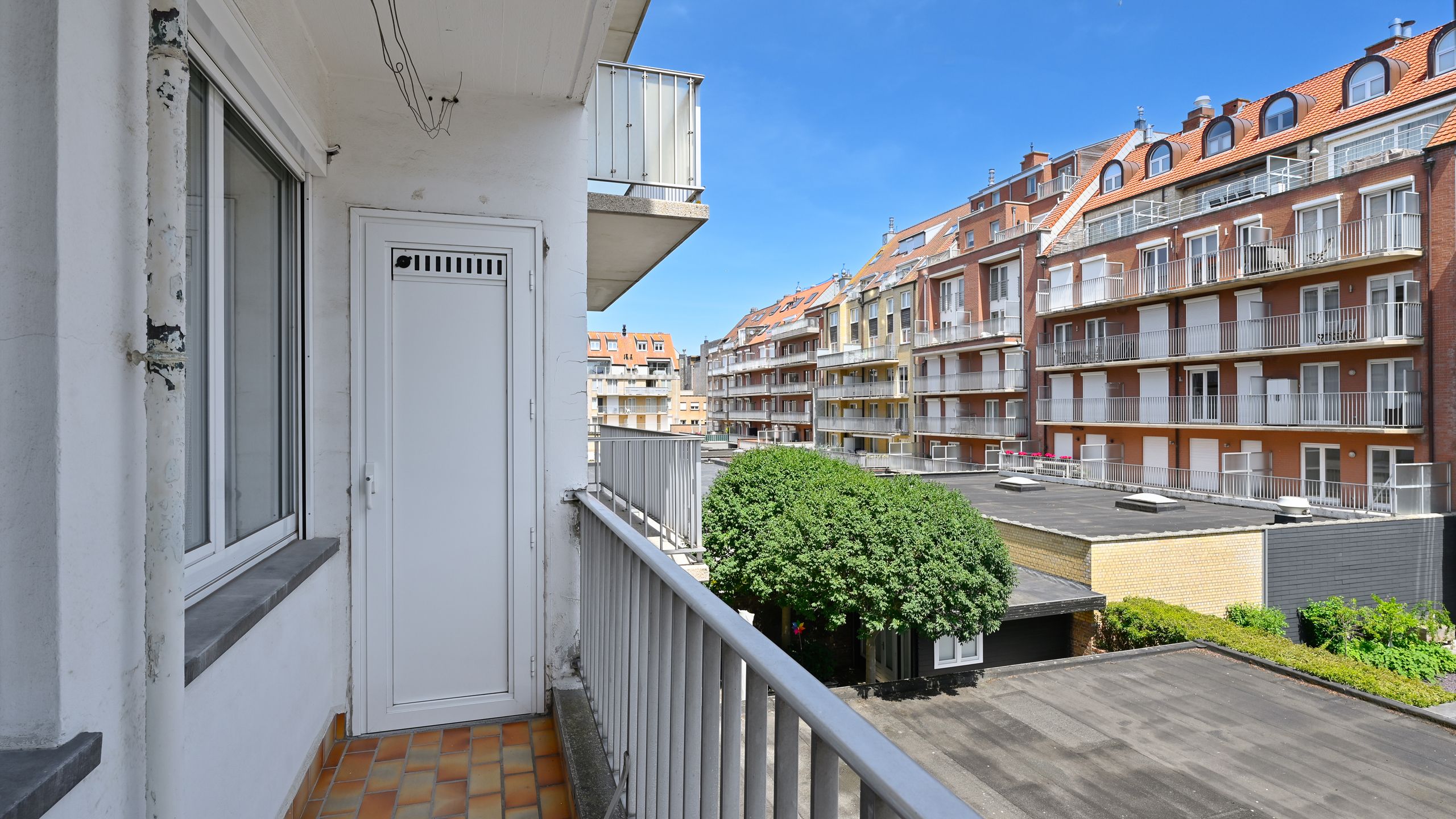 Ruim 3-slpk appartement met vrij uitzicht op de Koningslaan  foto 17