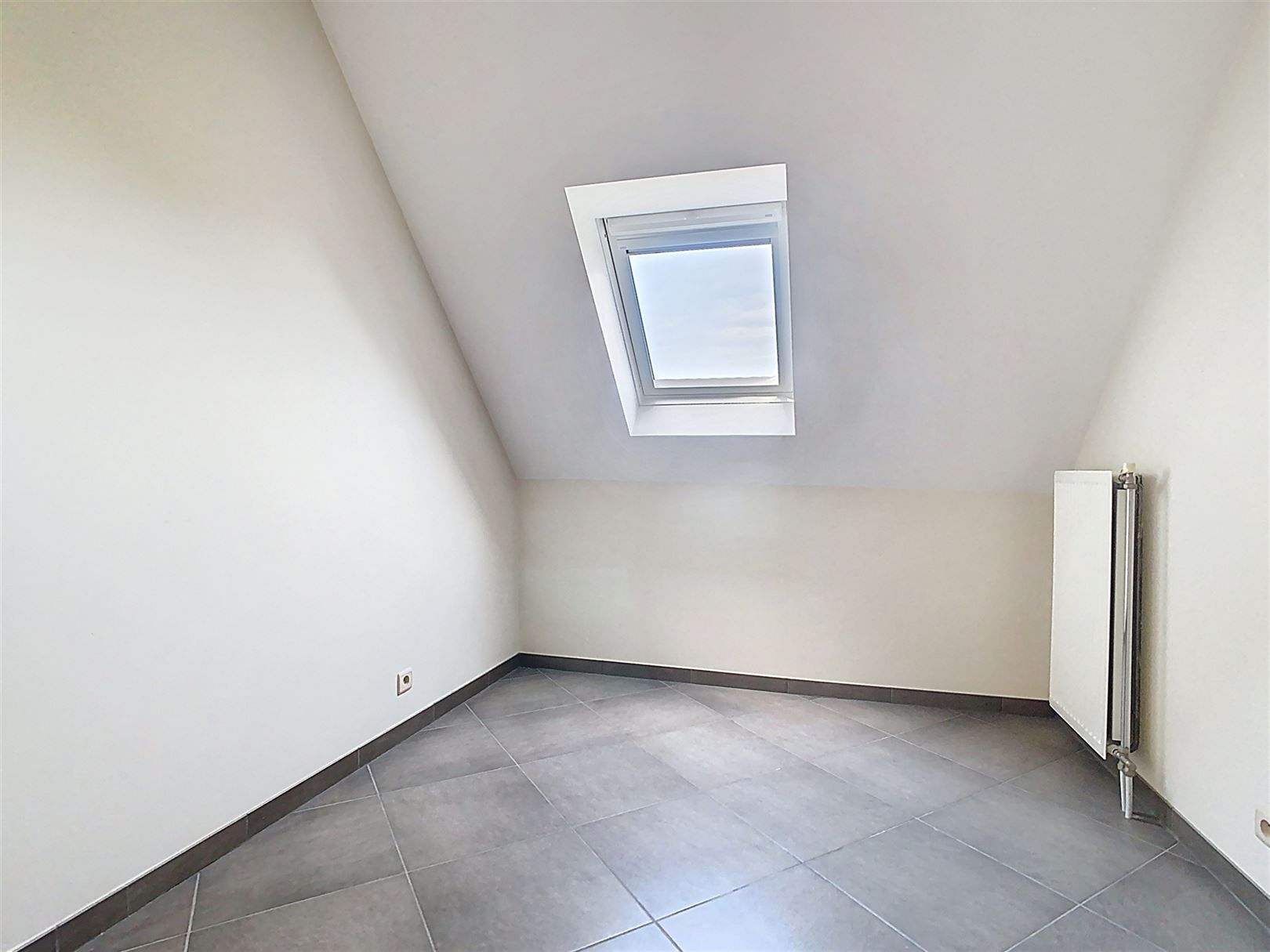 Ruim duplex app met terras, 3 slpks, parkeerplaats foto 25