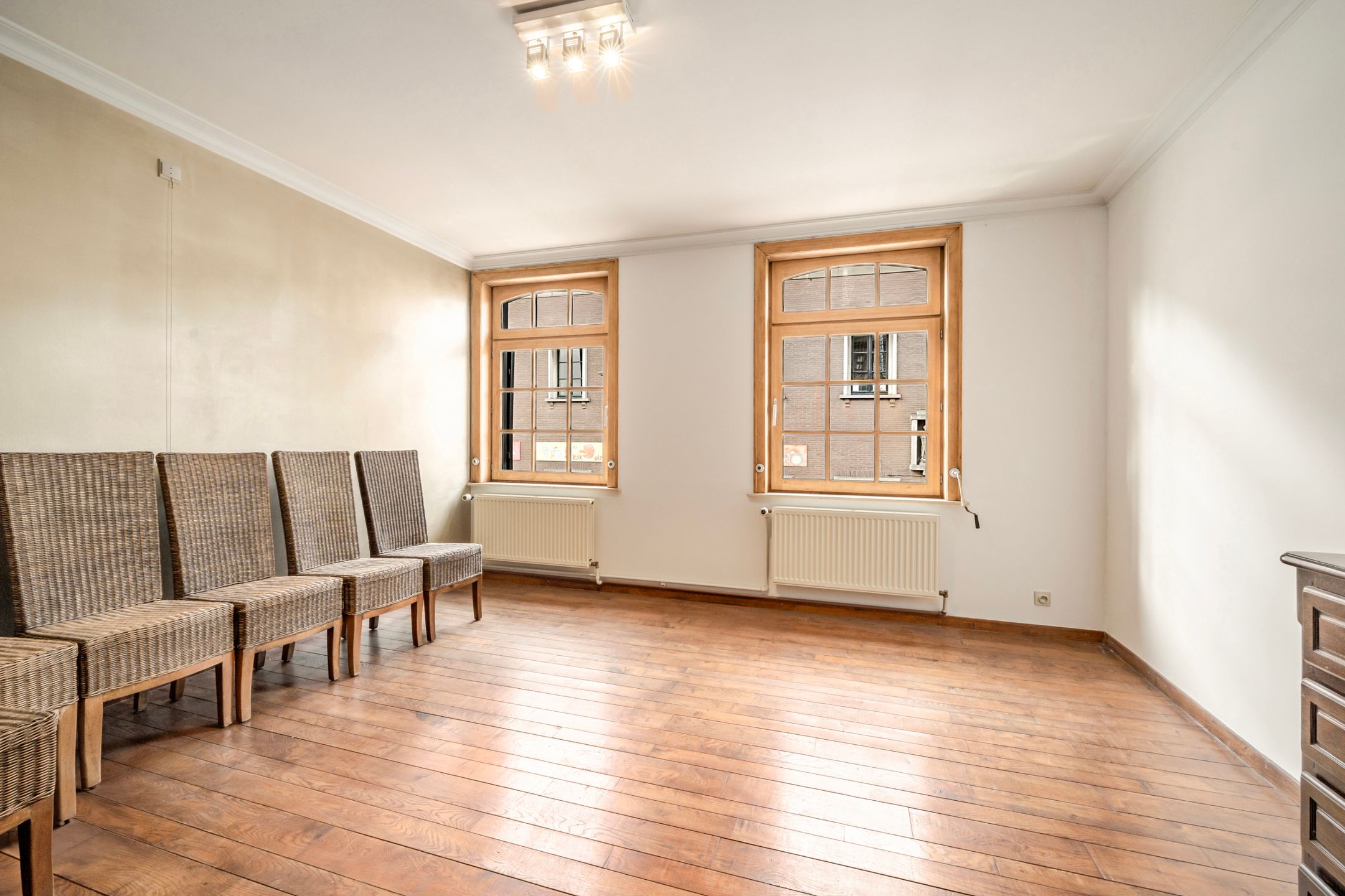 Charmante herenwoning met uitweg achteraan (3 garages).  foto 15