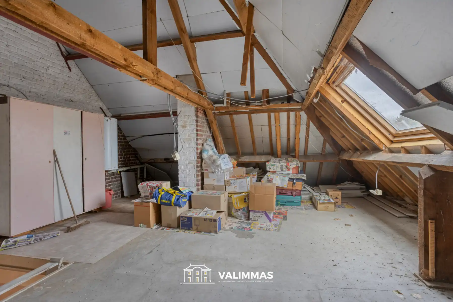 Een landelijk gelegen driegevelwoning met garage en tuin... foto 16