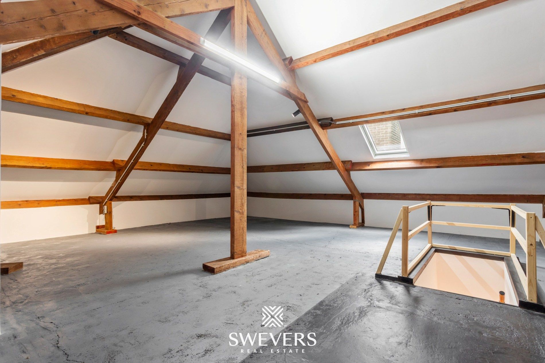 Volledig gerenoveerde gezinswoning met garage en tuin te Genk foto 23