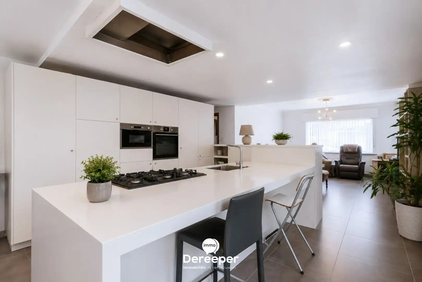 Te renoveren halfopen woning met zuidgerichte tuin op 571 m² in Jabbeke foto 7