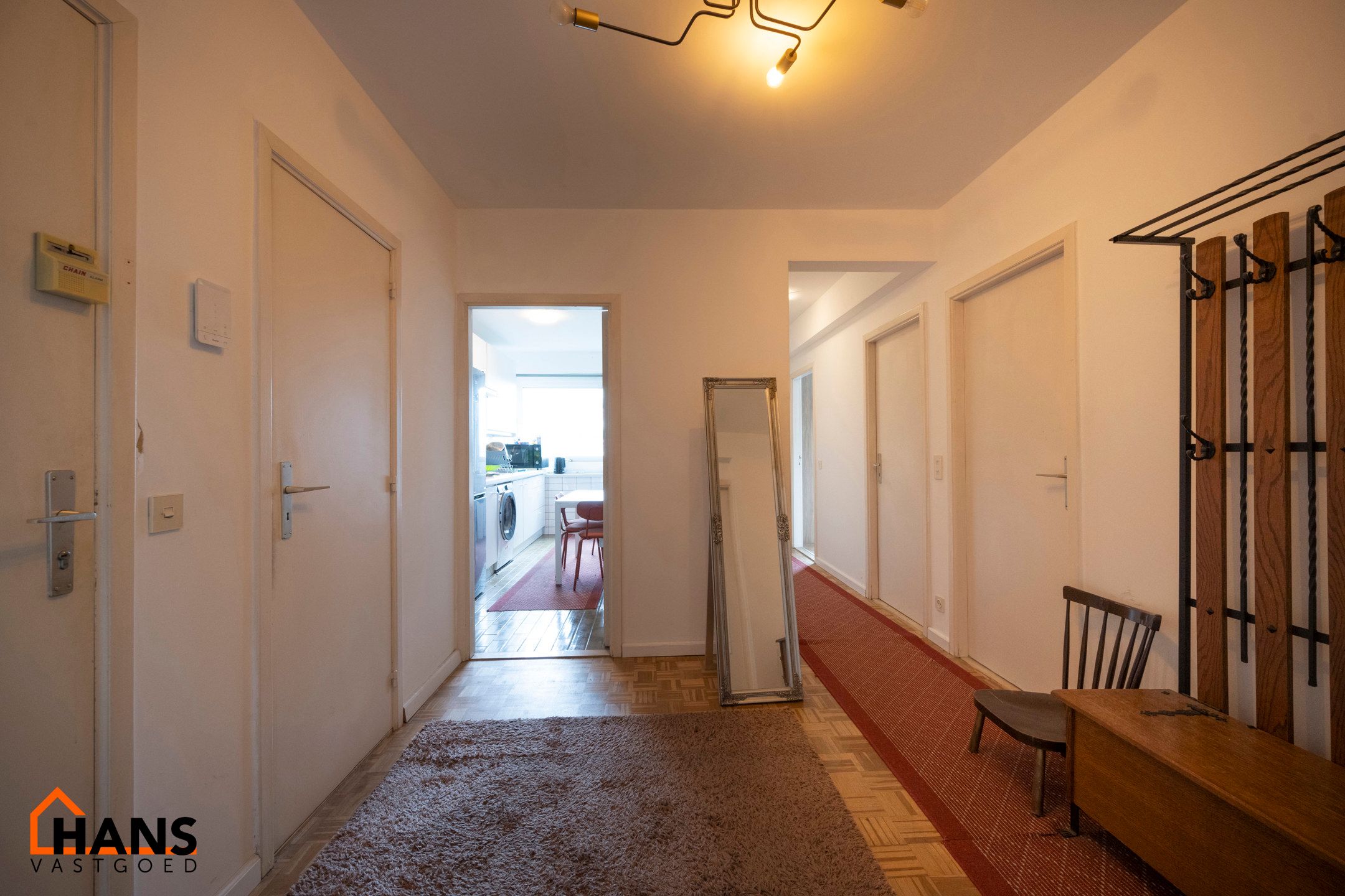 Riant appartement + staanplaats + kelder foto 14