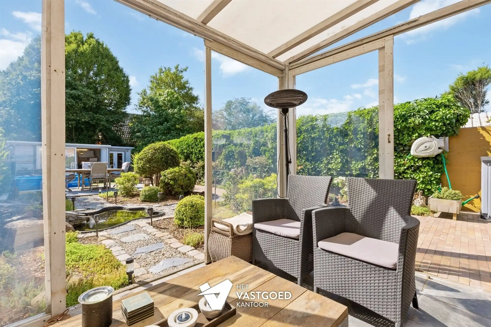 INSTAPKLAAR GELIJKVLOERS APPARTEMENT MET TERRAS, TUIN EN GARAGE foto 17