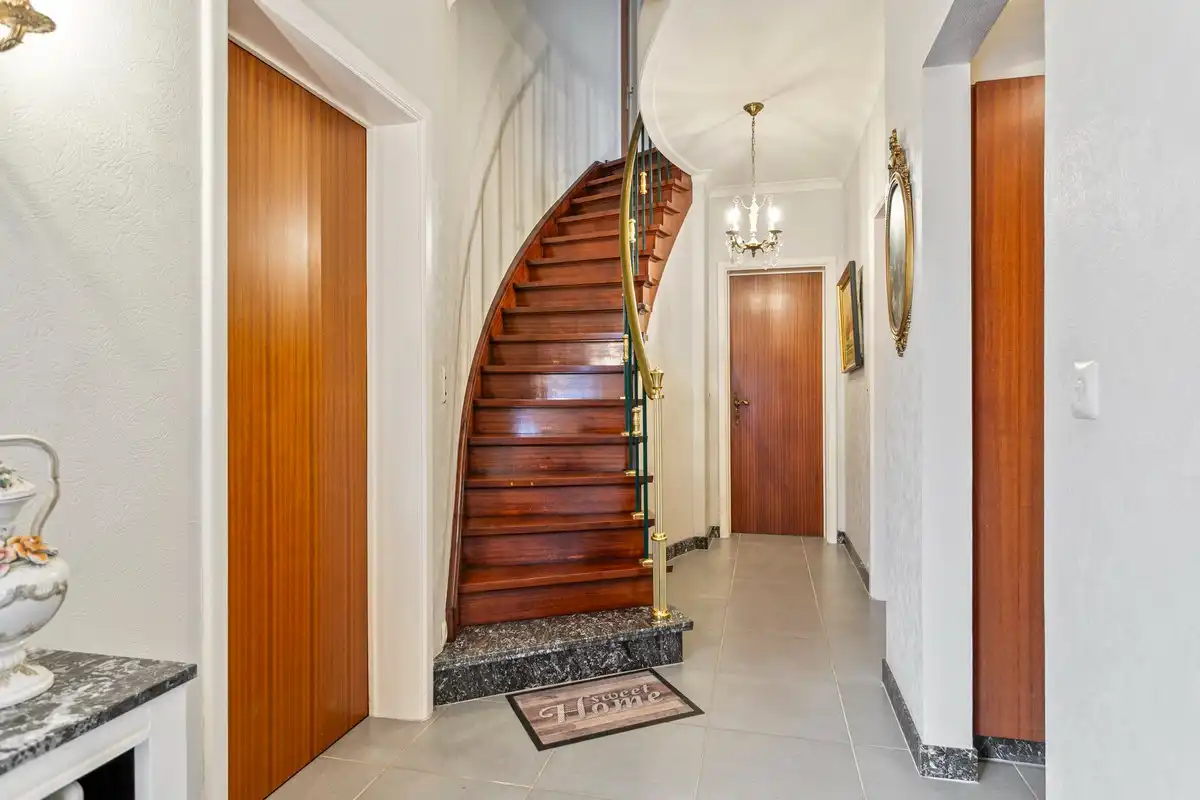 Zeer goed onderhouden halfopen bebouwing met 3 slaapkamers en garage! foto 4