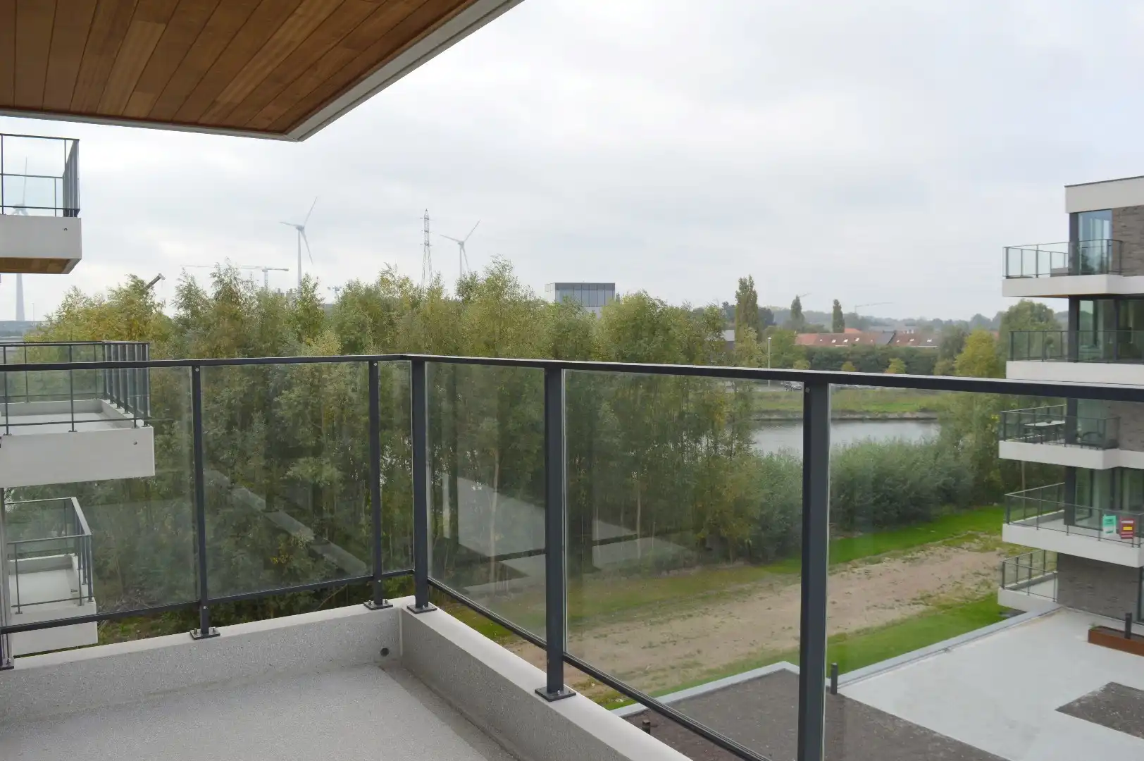 Prachtig appartement aan Kanaal Bossuit-Kortrijk te Harelbeke  foto 10
