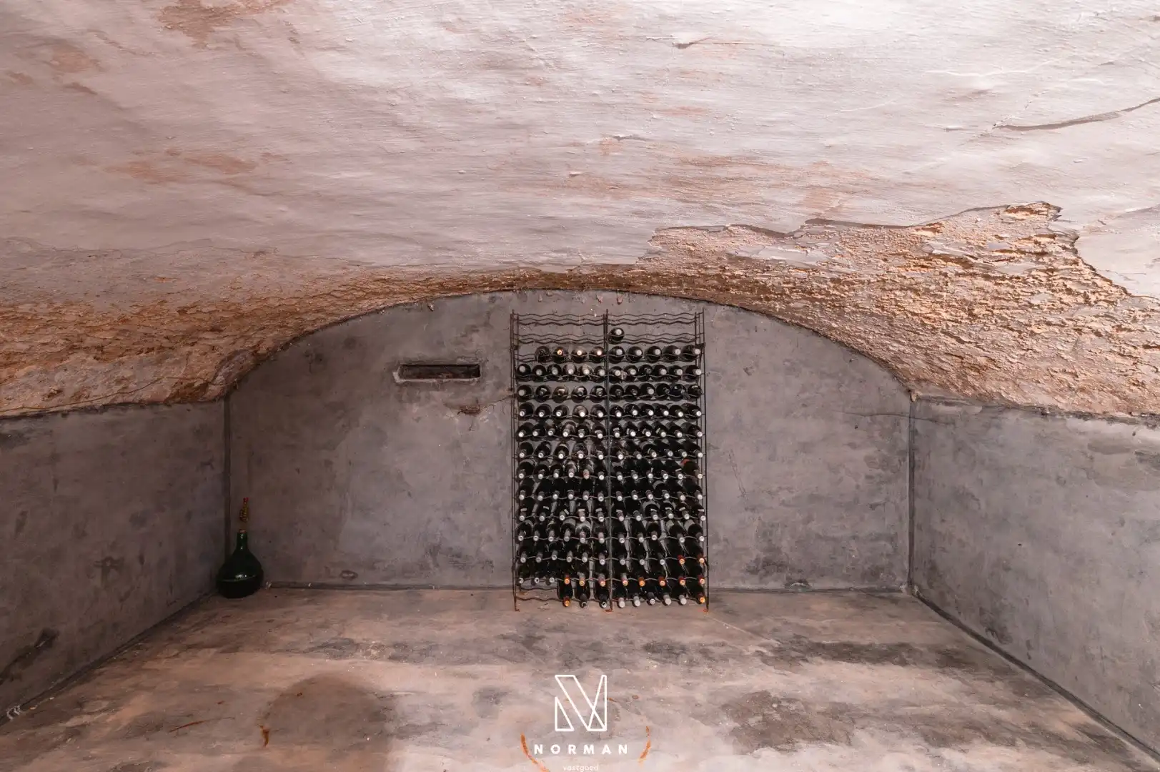 Unieke erfgoedhoeve op 33400 m² met dreef, bijgebouwen en landelijke vergezichten foto 18