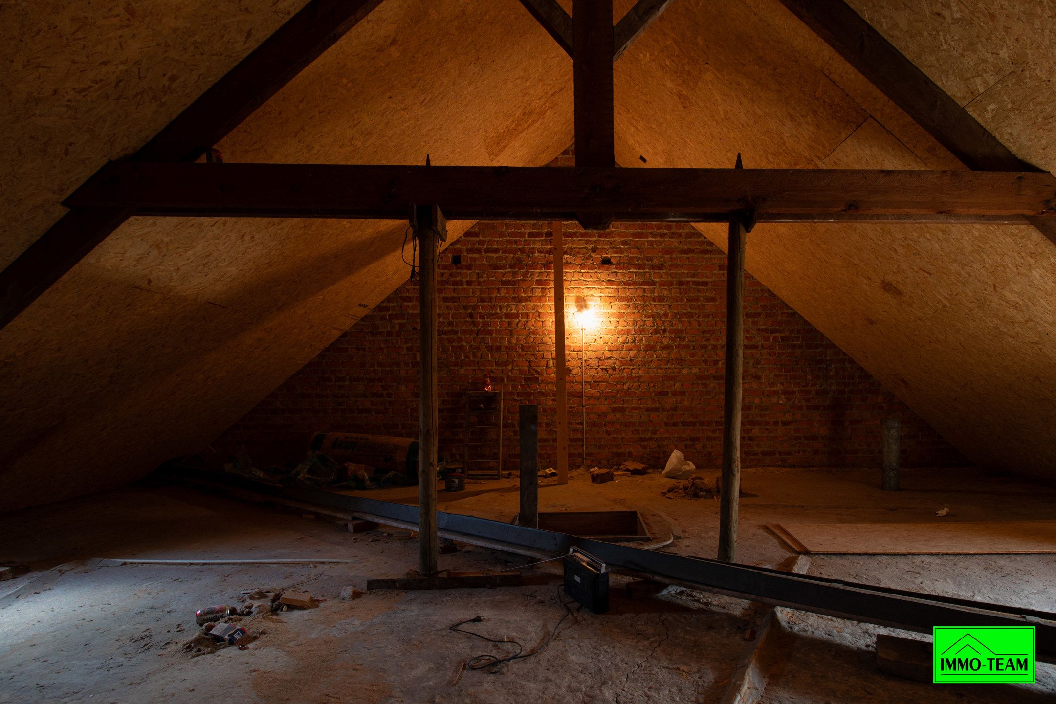 Solide, goed onderhouden 2-gevelwoning met tuin en garage foto 16