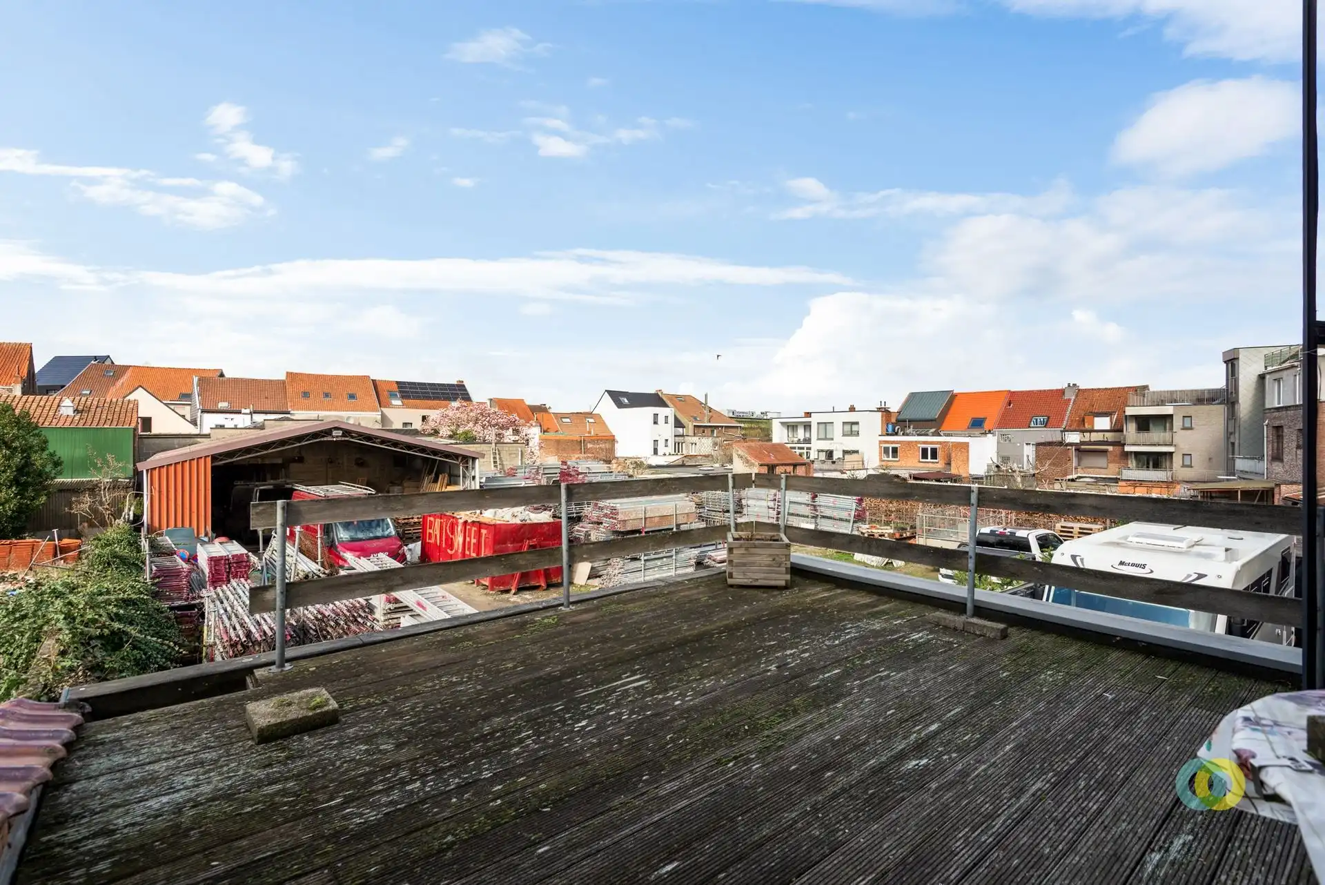 Bel-étage woning met grote garage foto 3