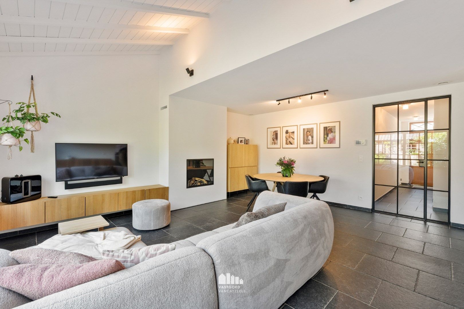 Recente kwalitatief afgewerkte woning met zonnige tuin en garage. foto 3
