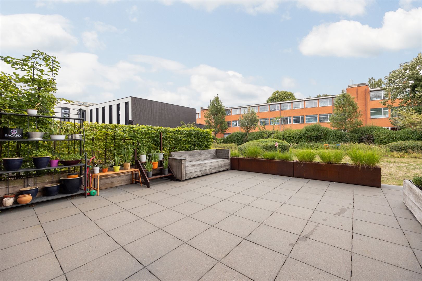 Instapklaar appartement met mega terras foto 9