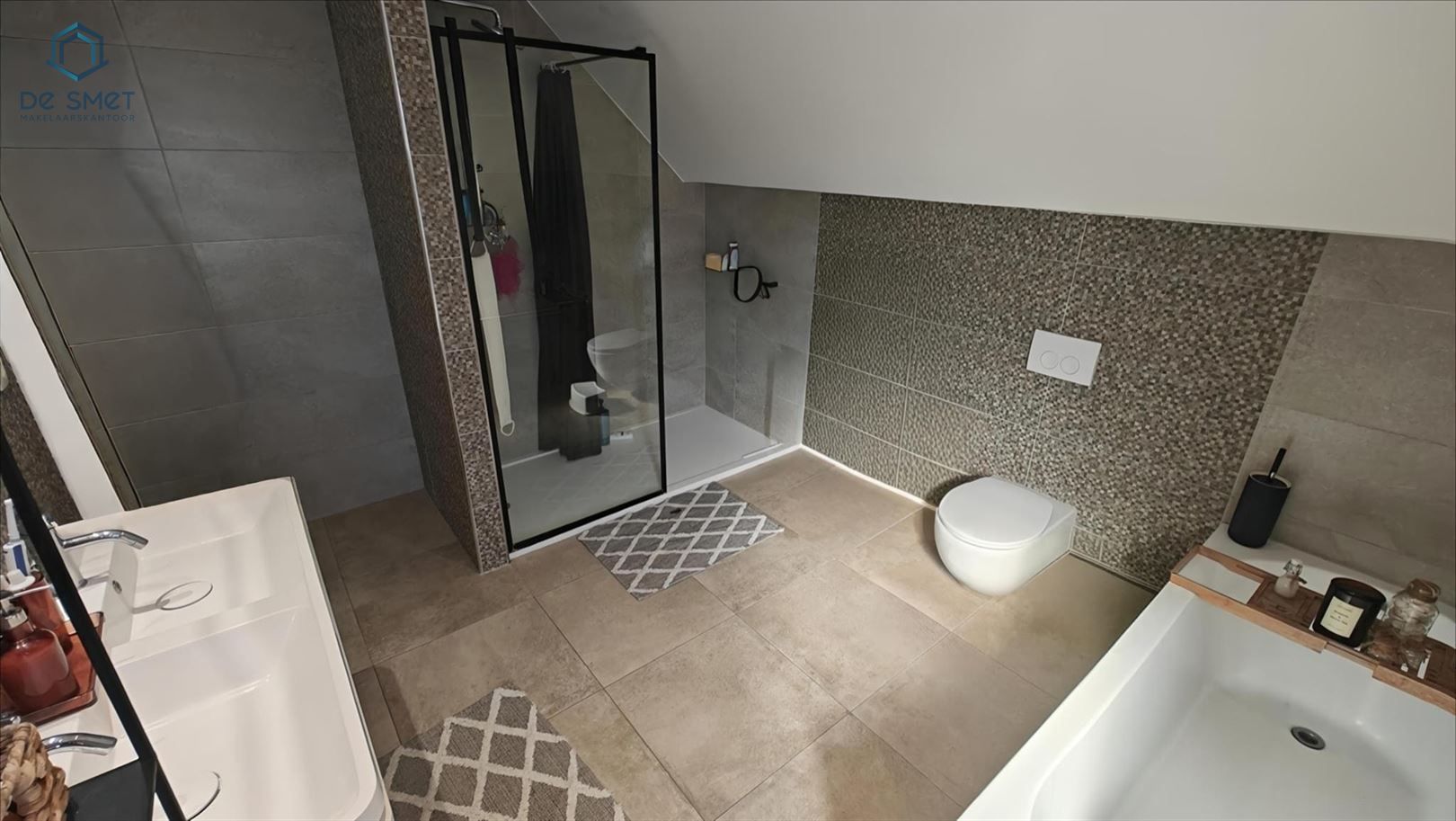 perfect gerenoveerd woonhuis met thuiskantoor of commerciële ruimte en 4 slaapkamers   foto 8