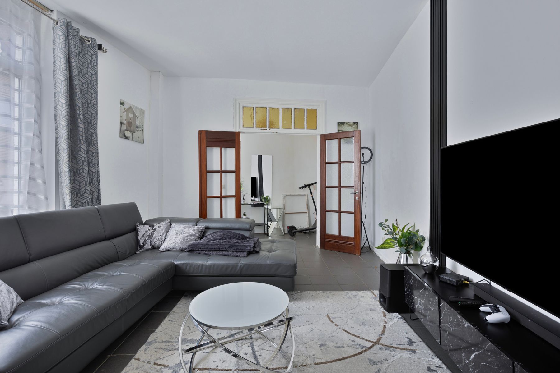 Instapklare halfopen bebouwing met vijf slaapkamers foto 6