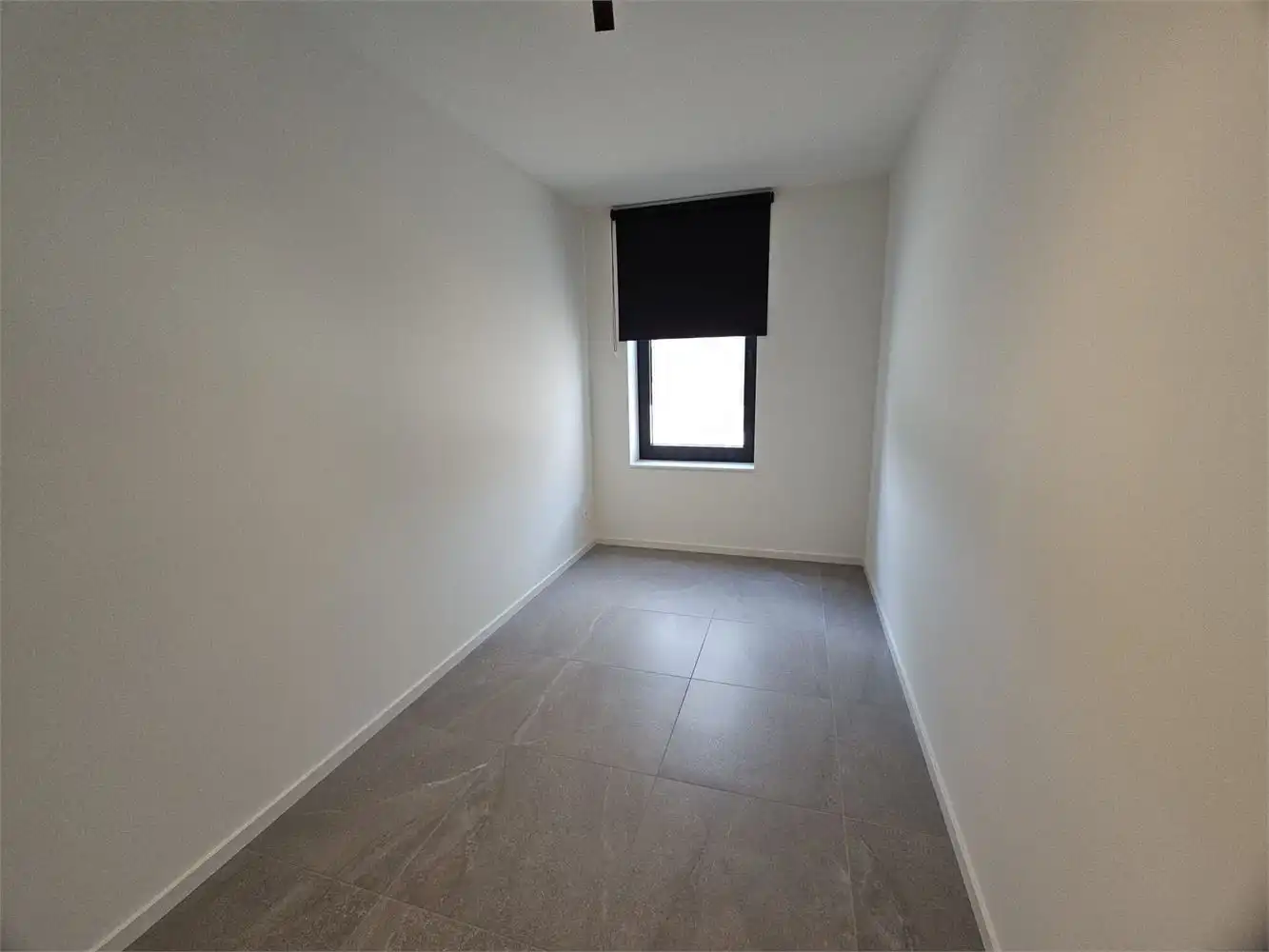 Recente woning met inpandige garage, terras en kleine tuin foto 12