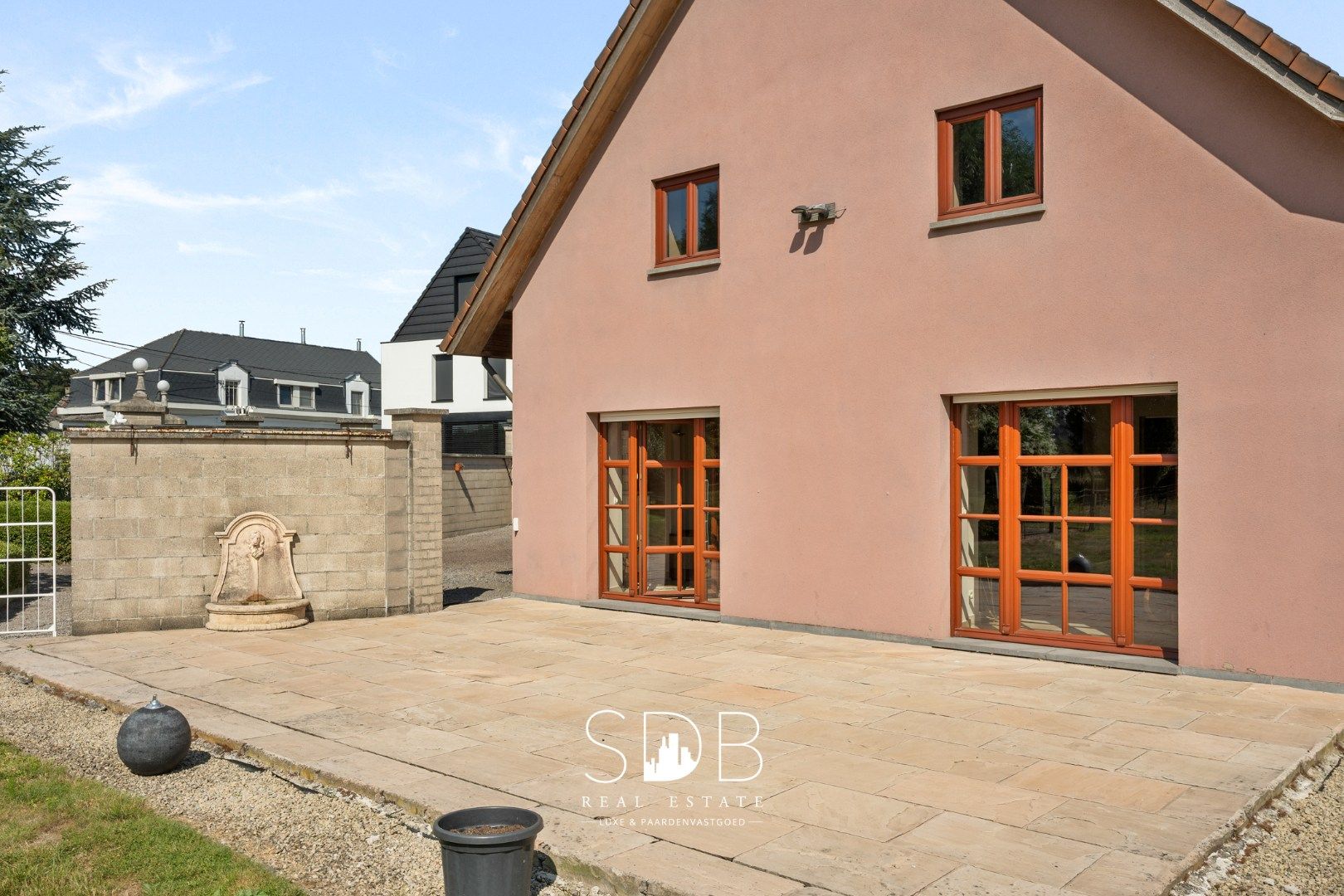 Hedendaagse villa met gezinstuin en graslanden op 7.496m² foto 36