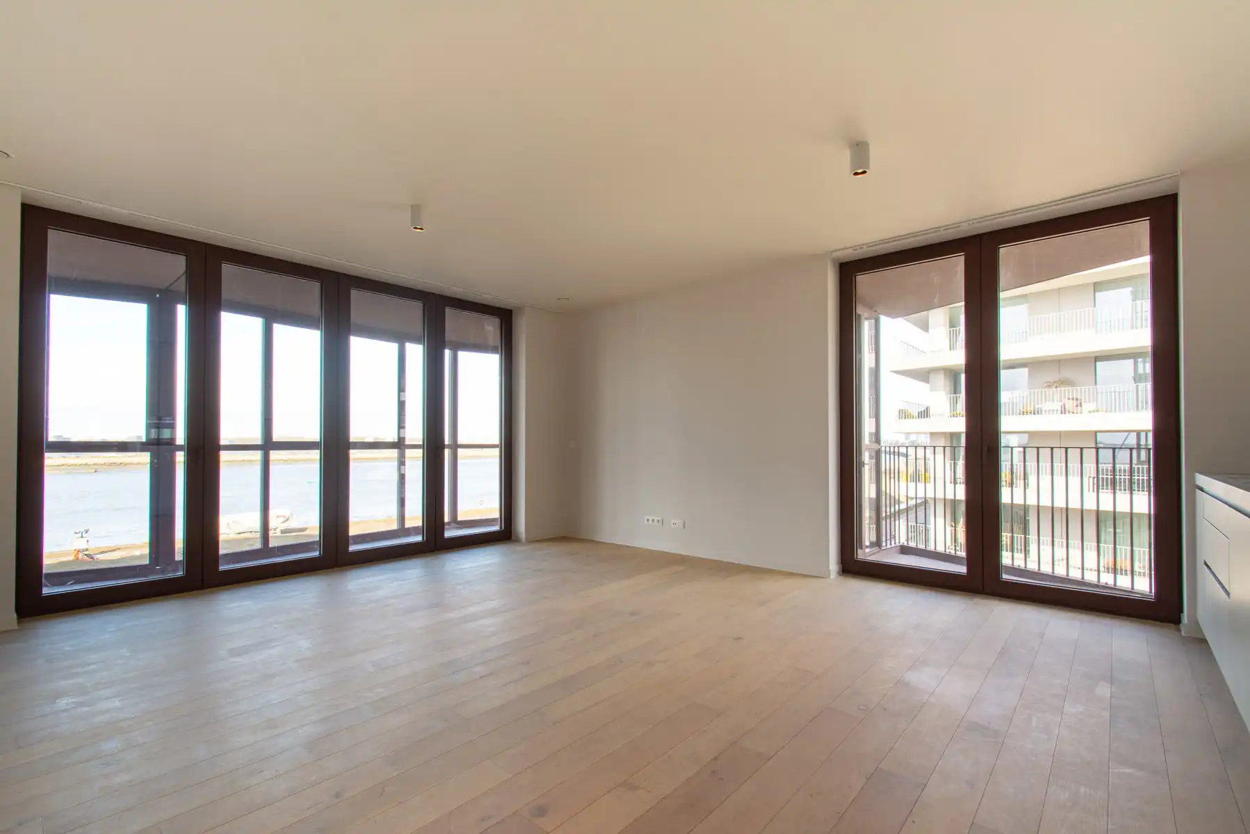 Prachtig 2 slaapkamer app met frontaal Scheldezicht foto 2