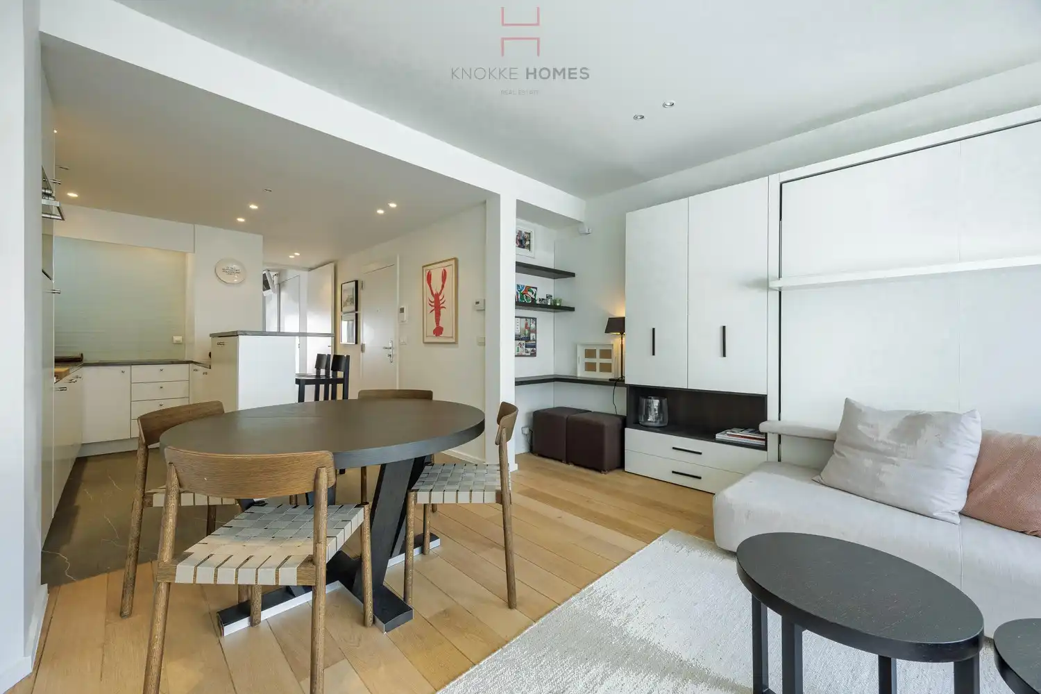 Charmant, ruim 1-kamerappartement met zijdelings zeezicht foto 2