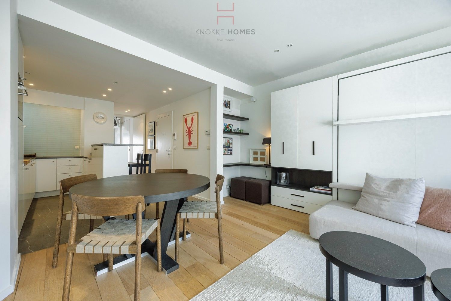 Charmant, ruim 1-kamerappartement met zijdelings zeezicht foto 2