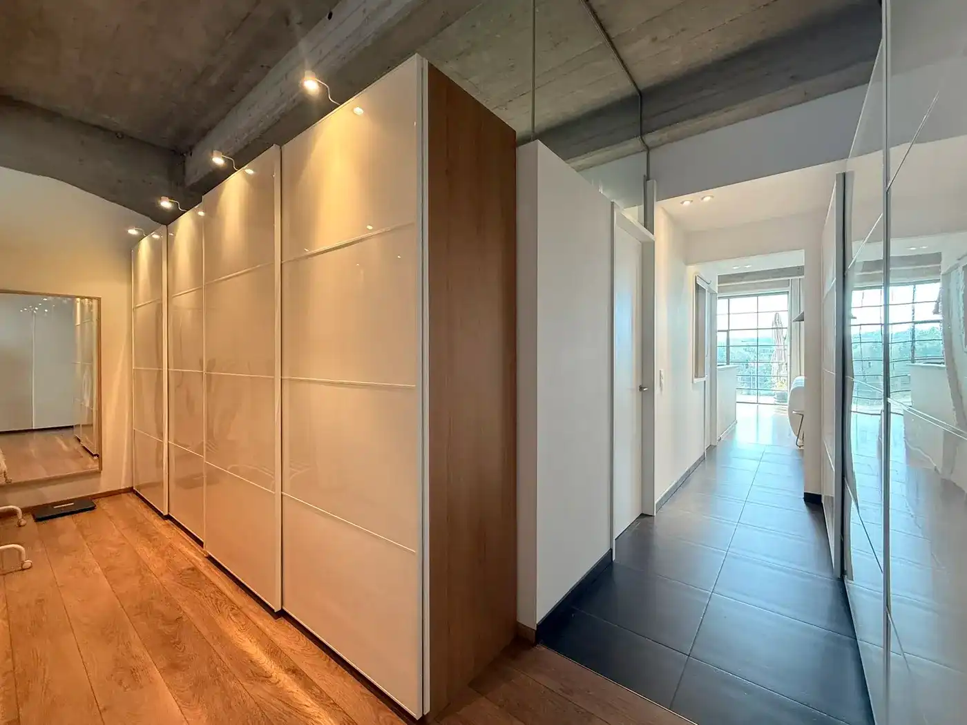 Ruime en moderne industriële loft met terras en ondergrondse parkeerplaats in Herent foto 14