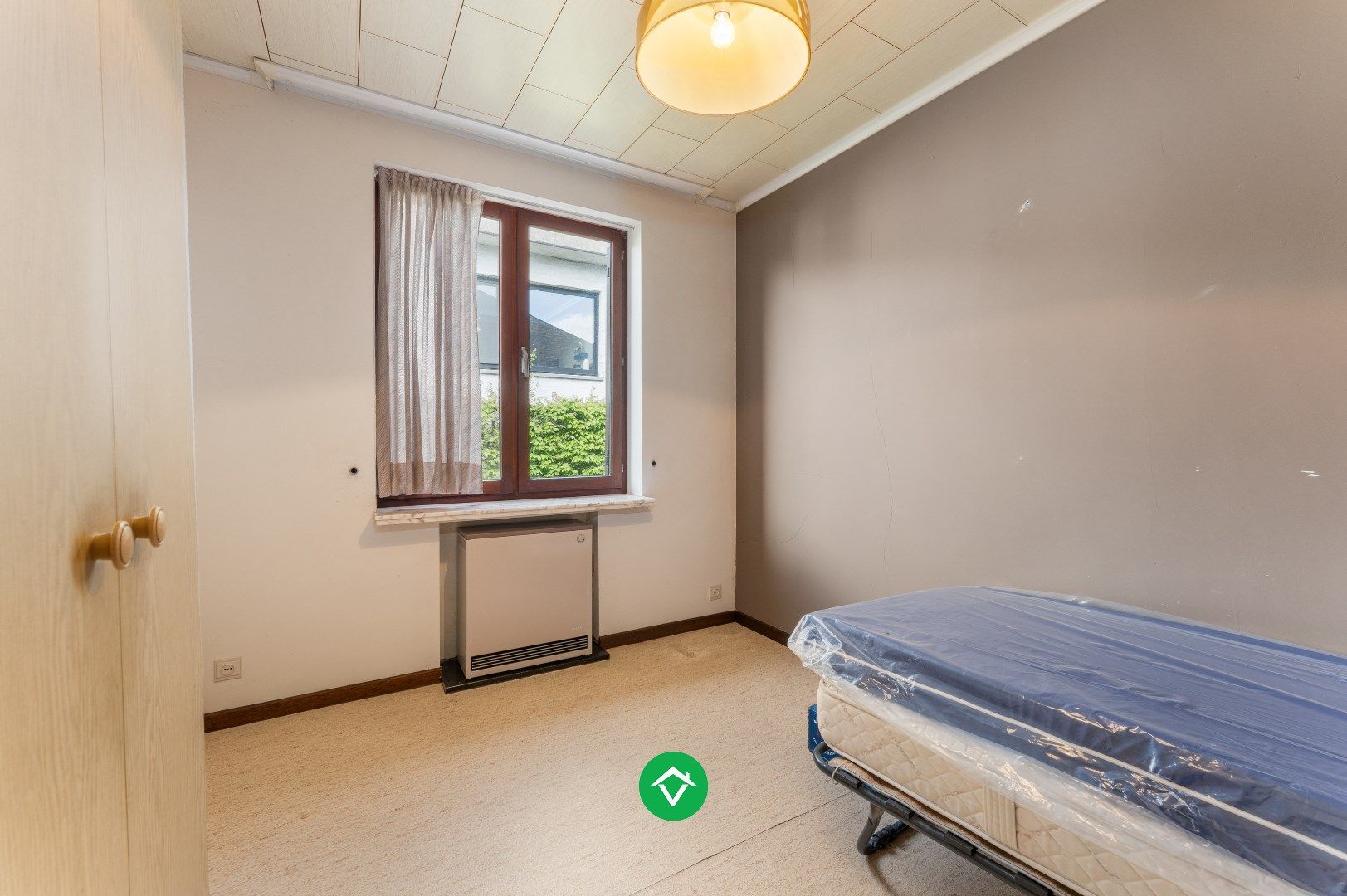 Alleenstaande woning met drie slaapkamers en dubbele inpandige garage te huur foto 12