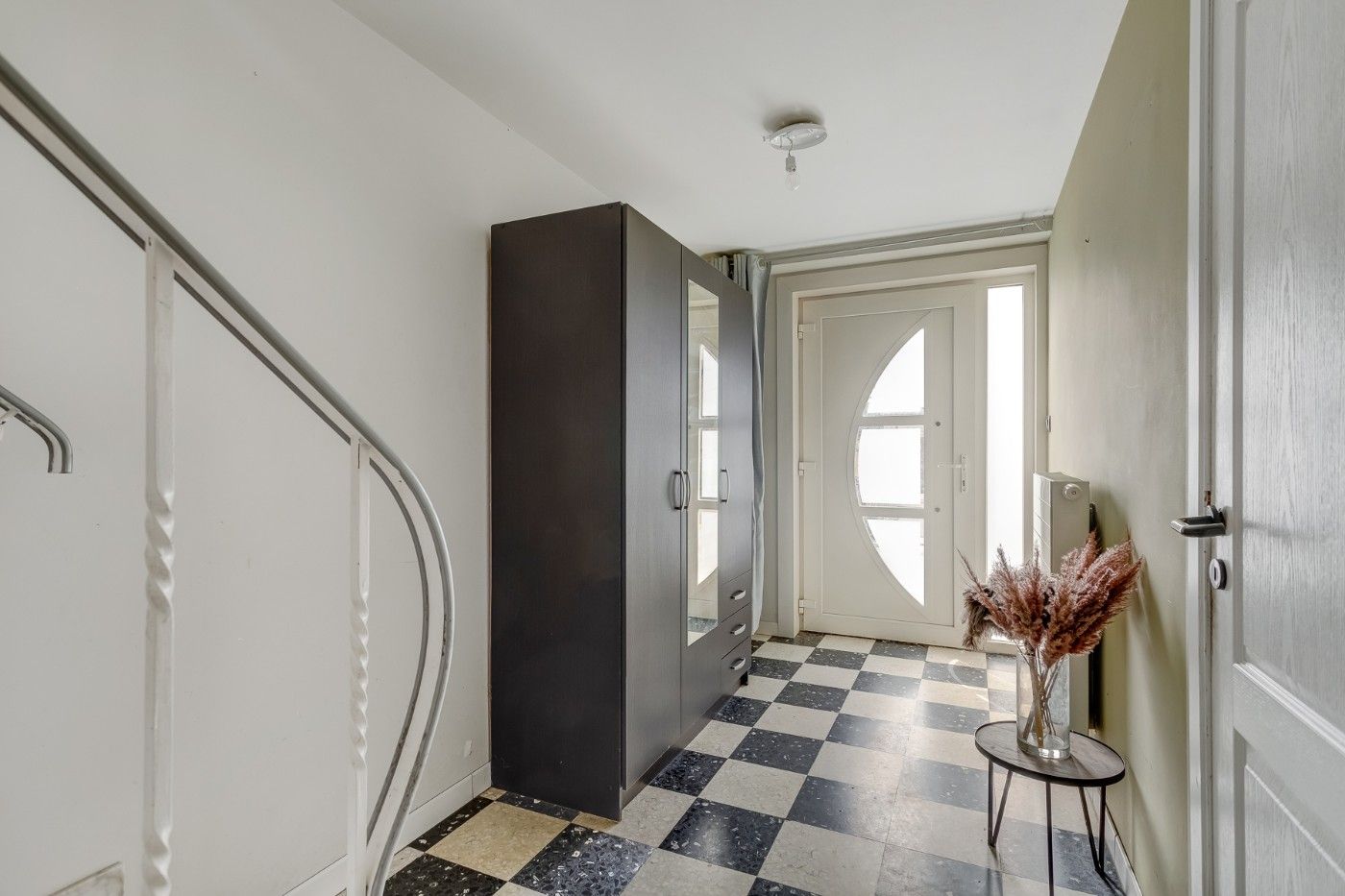 Grote woning met 4 à 5 slpk., inpandige garage en tuin foto 3